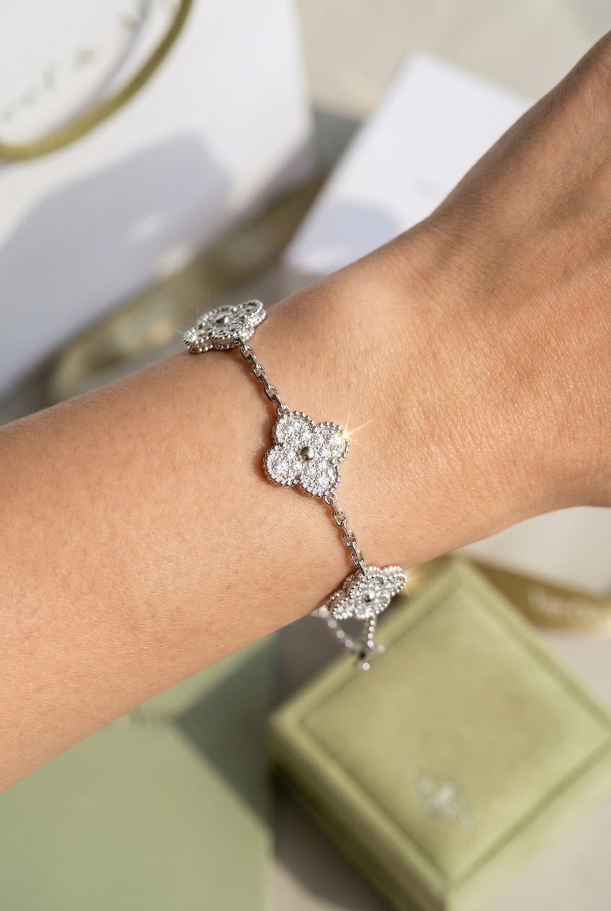 Золотой браслет с бриллиантами Van Cleef Sweet Alhambra