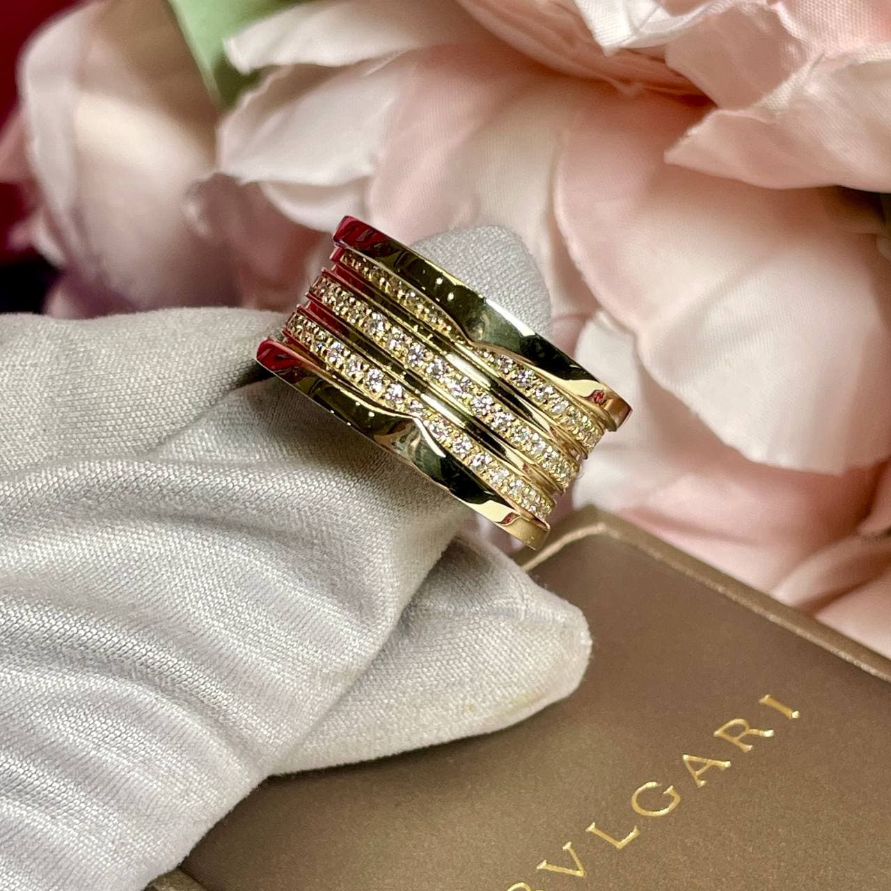 Кольцо Bulgari B.Zero с бриллиантами (желтое золото 585)