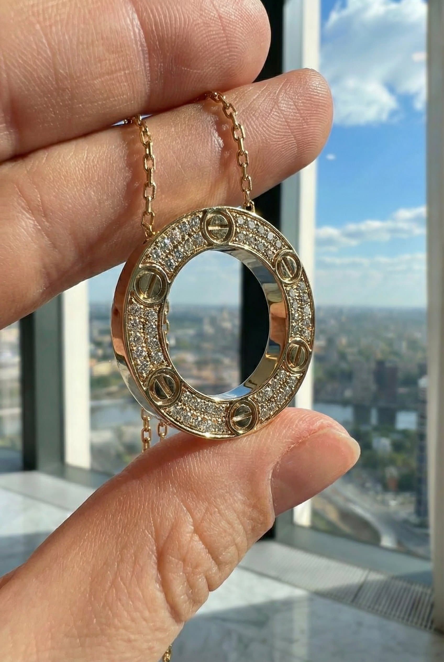 Cartier Золотое колье Cartier Love с бриллиантами