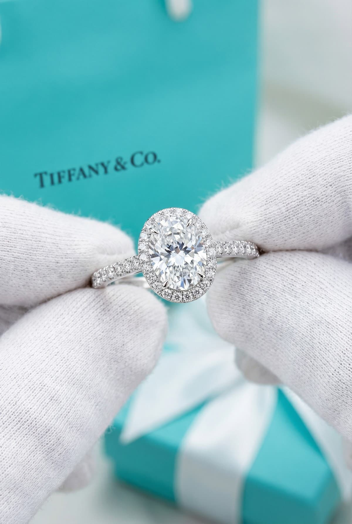 Золотое кольцо с бриллиантами Tiffany