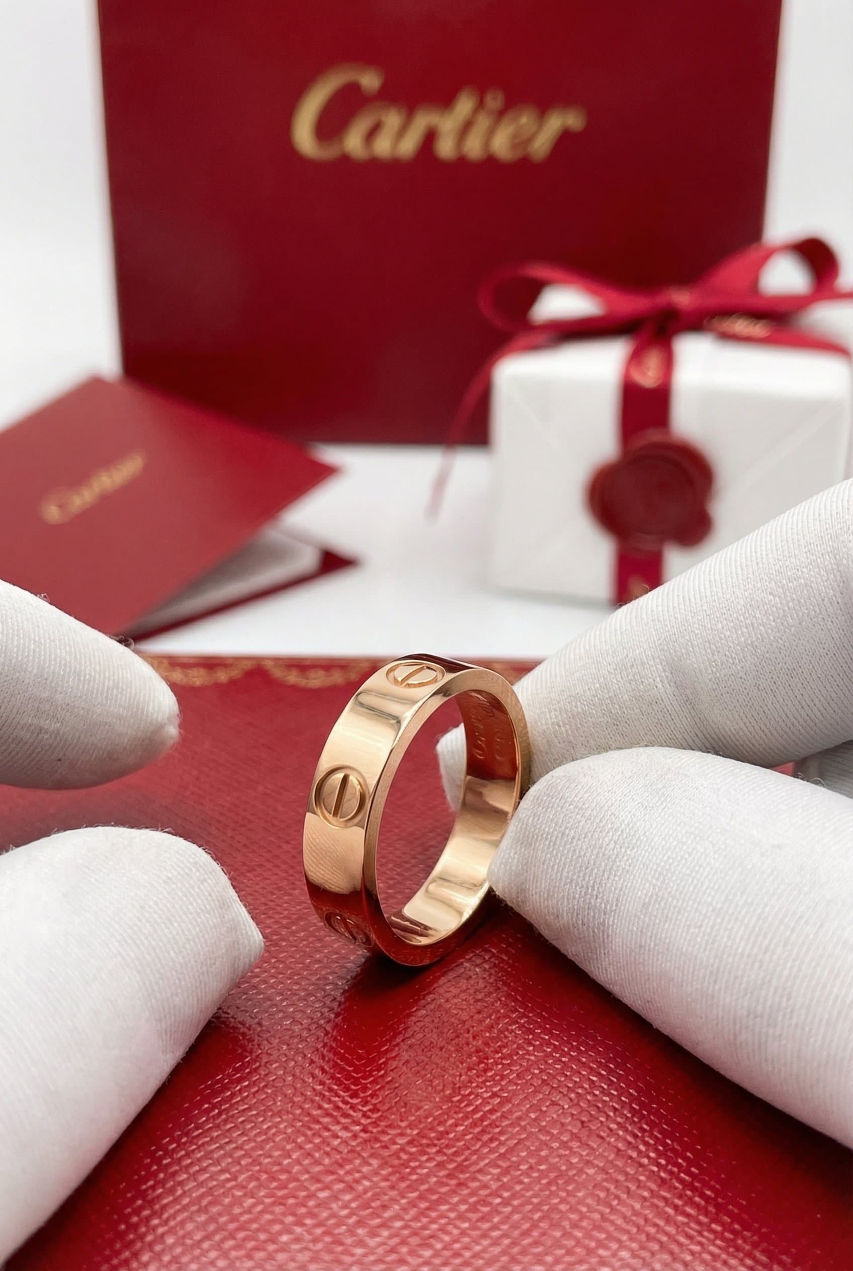 Золотое кольцо Cartier Love