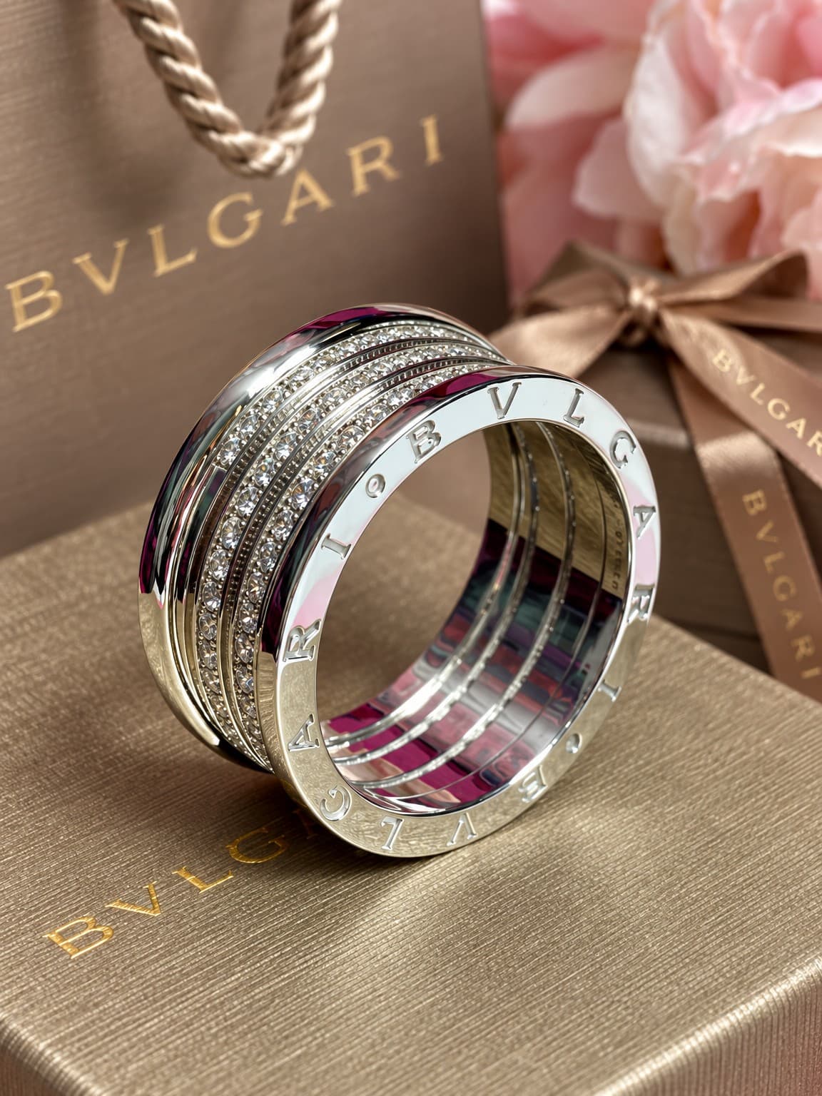 Кольцо Bulgari B.Zero1 3 ряда с бриллиантами — фото 3