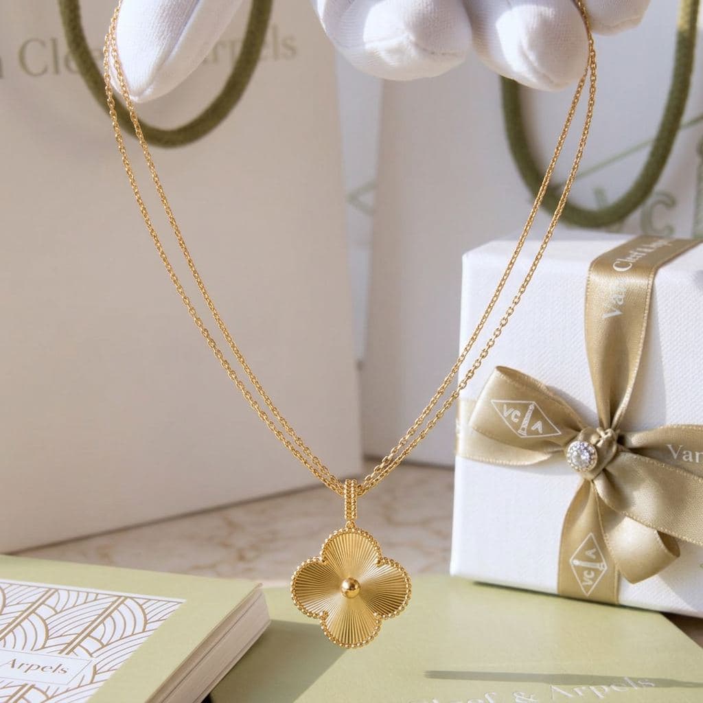 Колье Van Cleef & Arpels Magic Alhambra, 1 мотив — фото 2