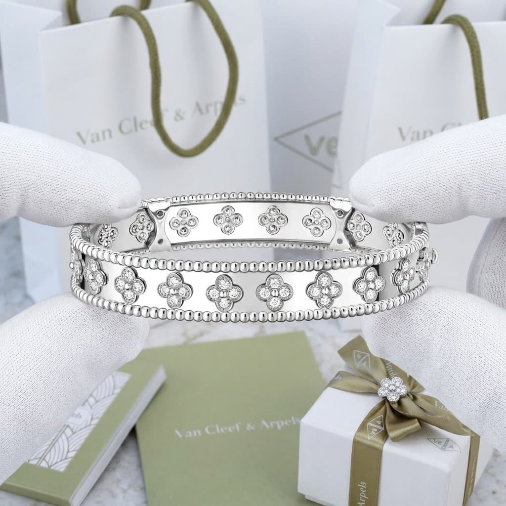 Браслет Van Cleef & Arpels Perlée clovers, средняя модель, розовое золото, бриллианты — фото 5