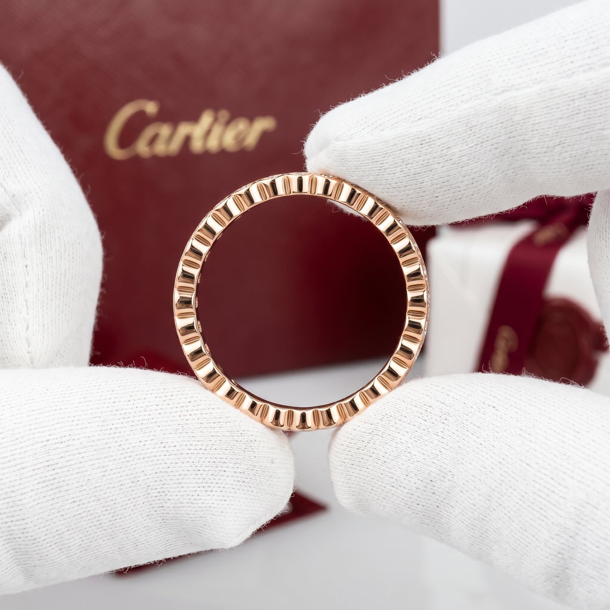 Золотое обручальное кольцо Cartier Broderie с бриллиантами — фото 4