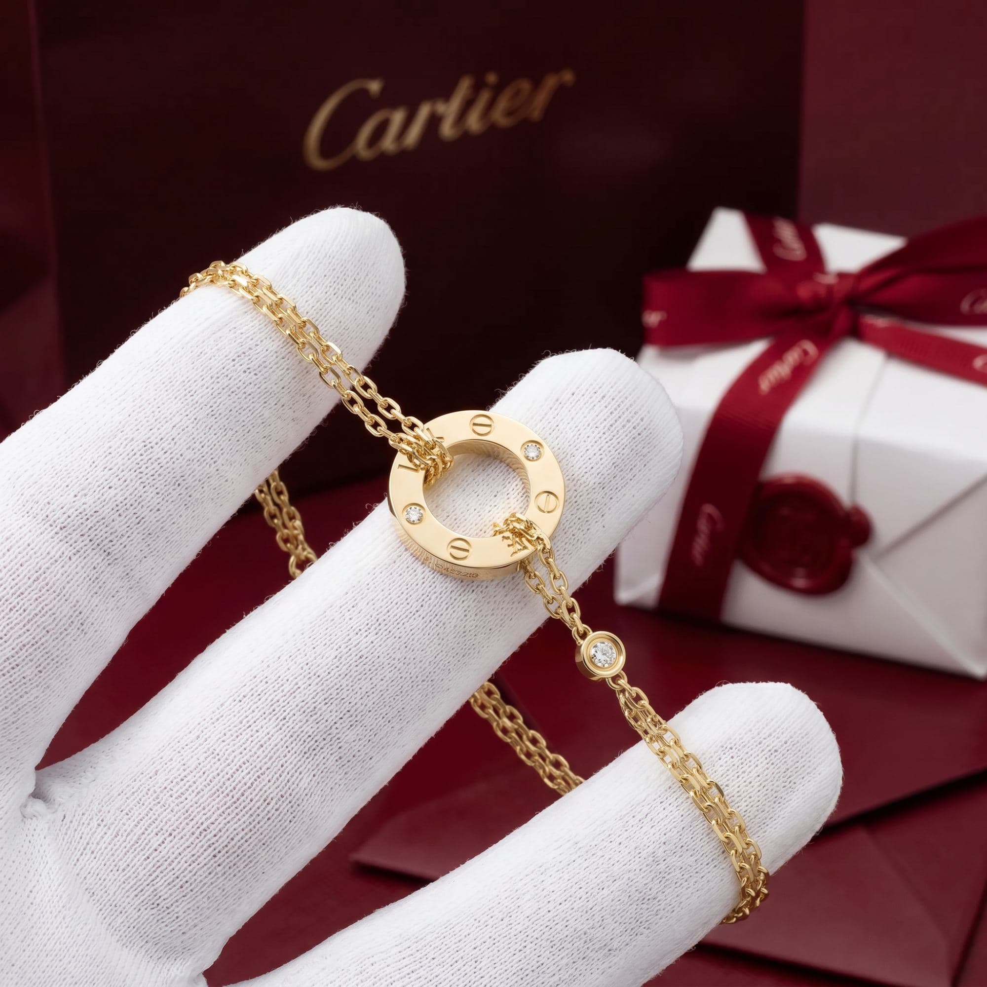 Золотой браслет Cartier Love с бриллиантами, на цепочке, 2 бриллианта, Жёлтое золото