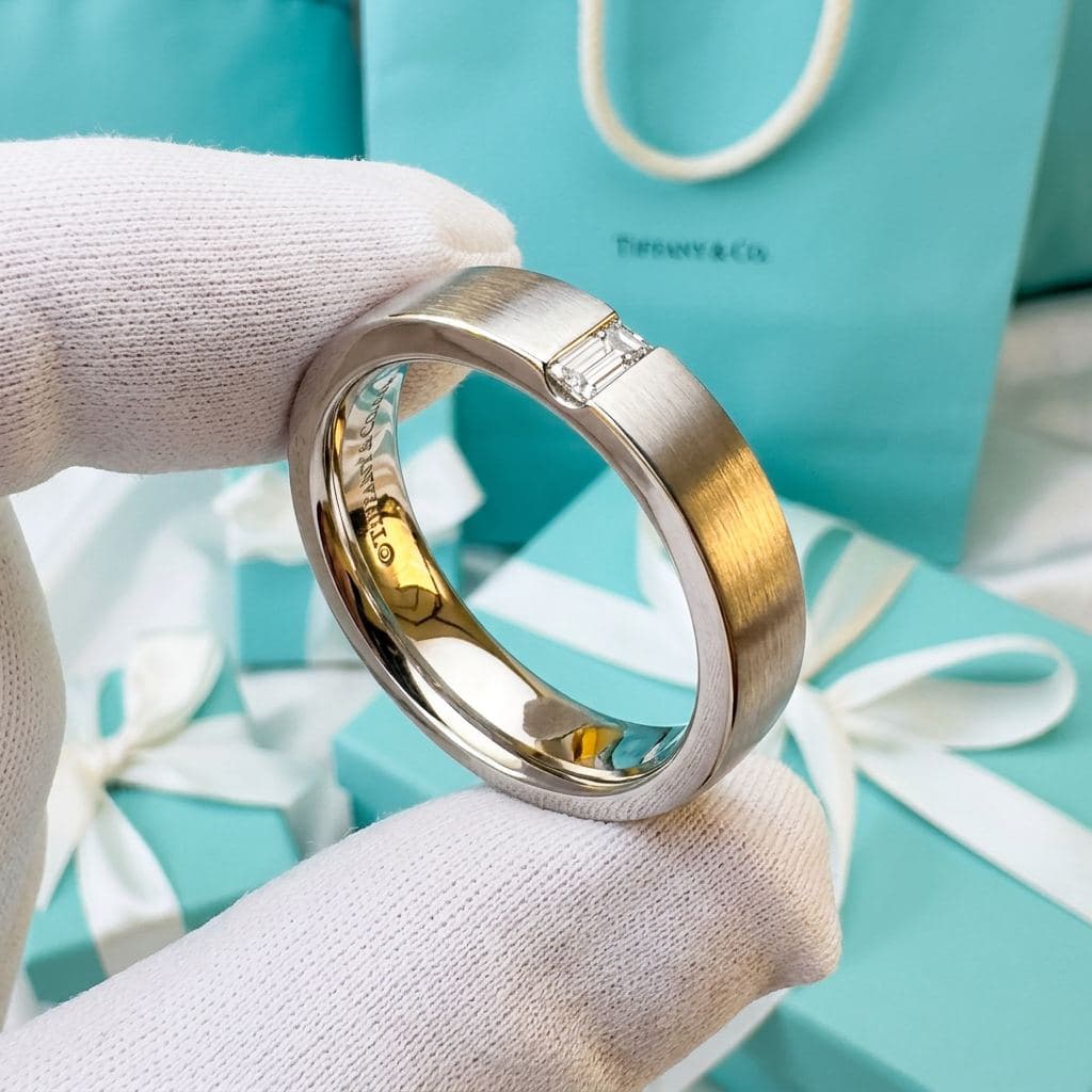 Кольцо Tiffany Essential Band из платины с бриллиантом, 5 мм