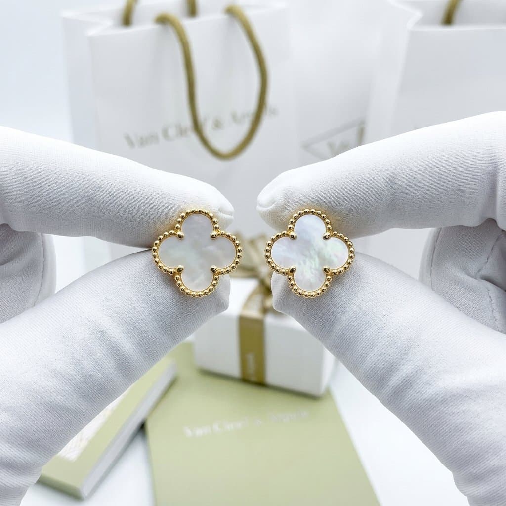 Серьги Van Cleef & Arpels Vintage Alhambra, желтое золото, белый перламутр, Жёлтое золото