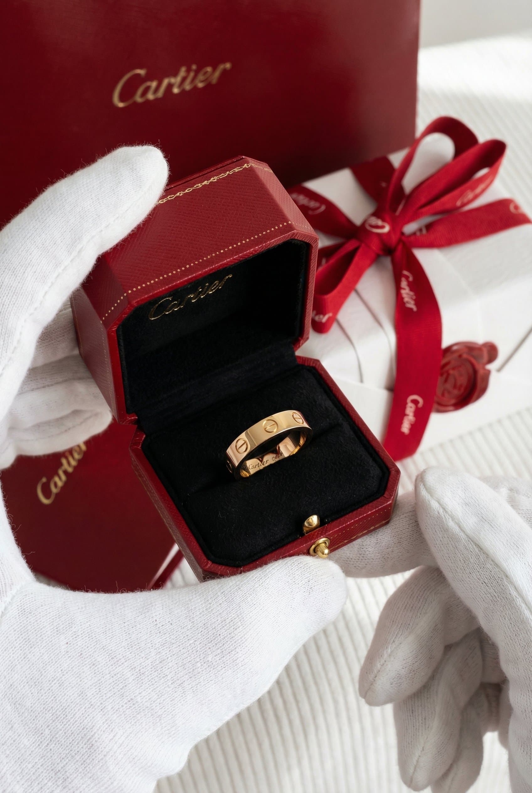 Золотое кольцо Cartier Love