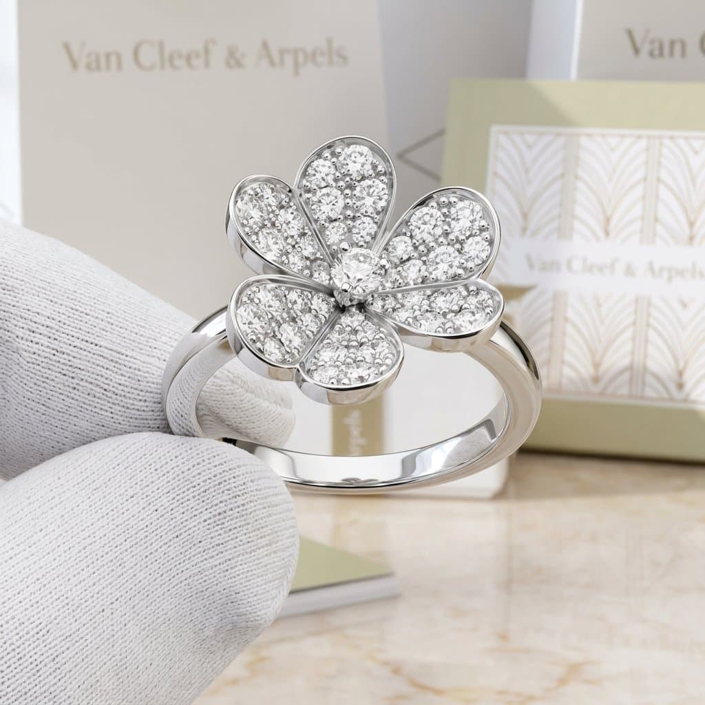 Кольцо Van Cleef & Arpels Flora Frivole с 1 цветком — фото 2