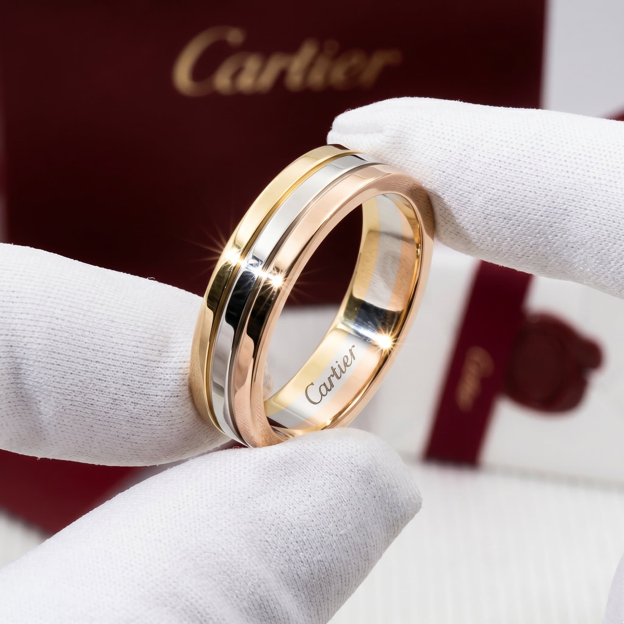 Золотое обручальное кольцо Cartier Vendôme, ширина 4,8 мм — фото 2