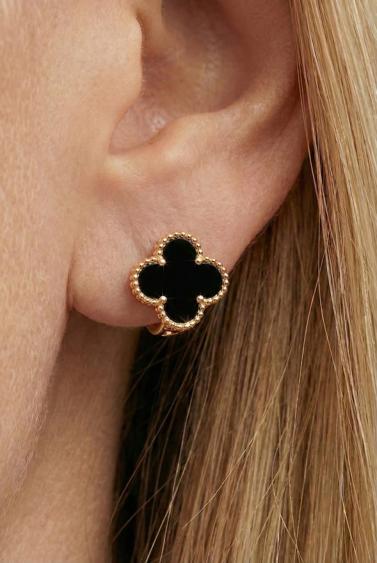 Золотые серьги Van Cleef Vintage Alhambra с ониксом — фото 3