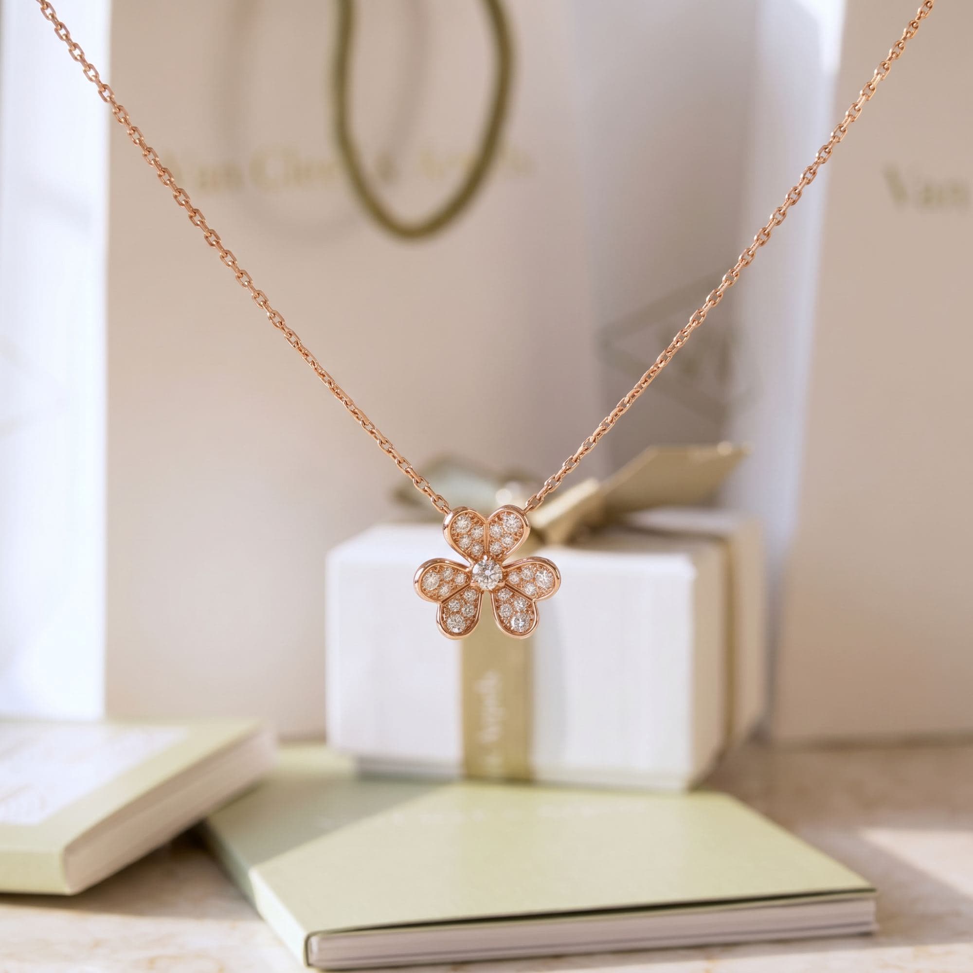 Кулон Van Cleef & Arpels Flora Frivole, мини — фото 2