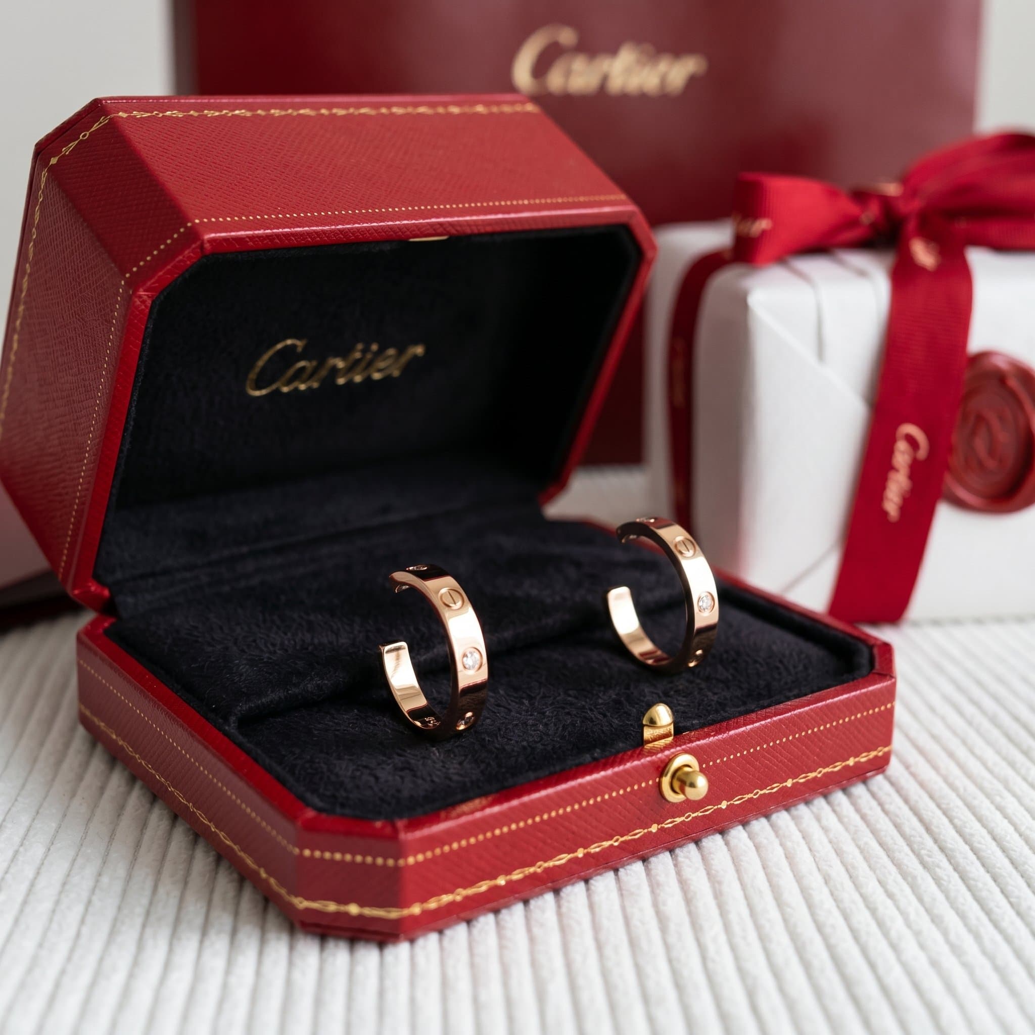Золотые серьги-кольца Cartier Love с бриллиантами, средняя модель, 6 бриллиантов, Розовое золото