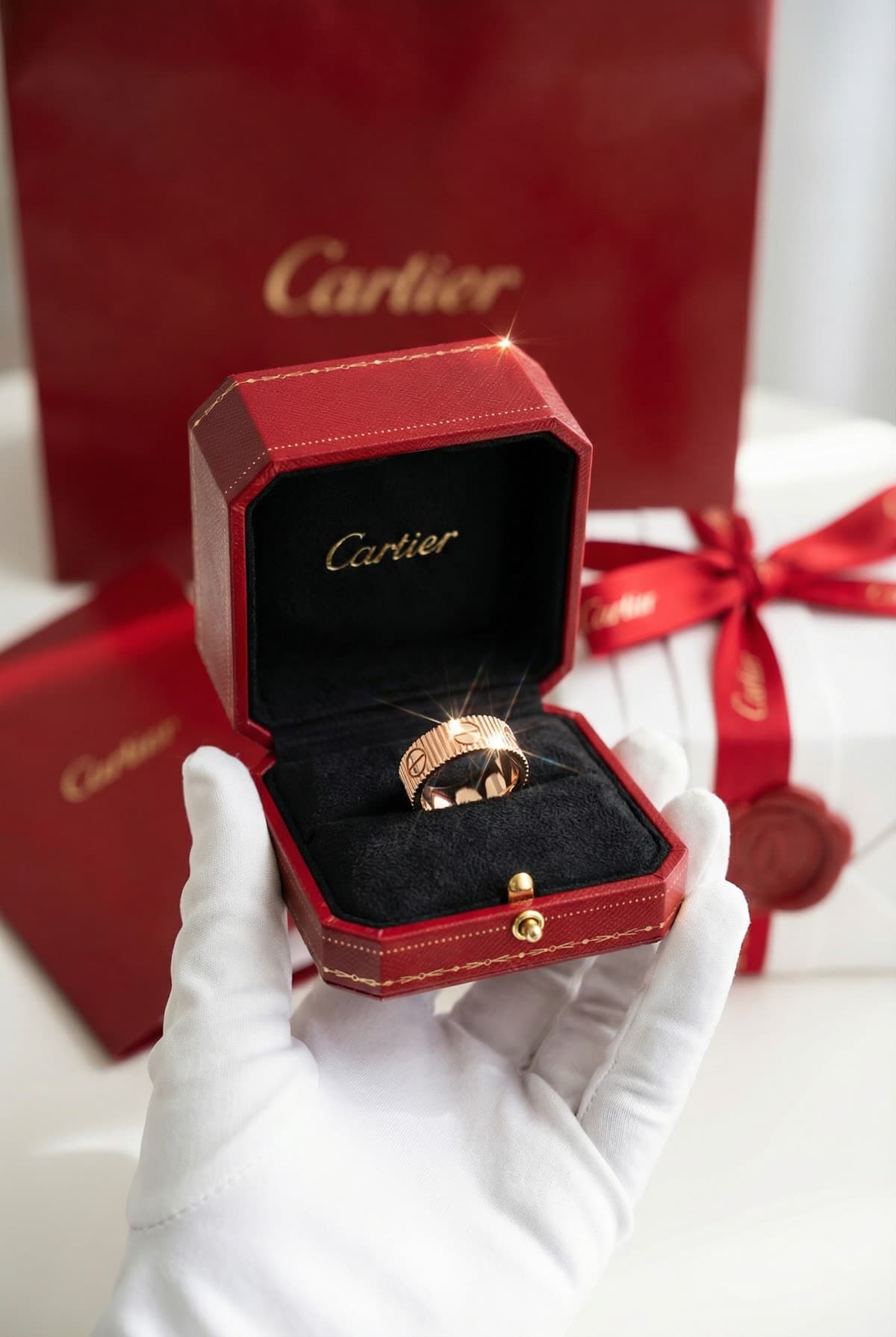 Золотое кольцо Cartier Love Unlimited — фото 5