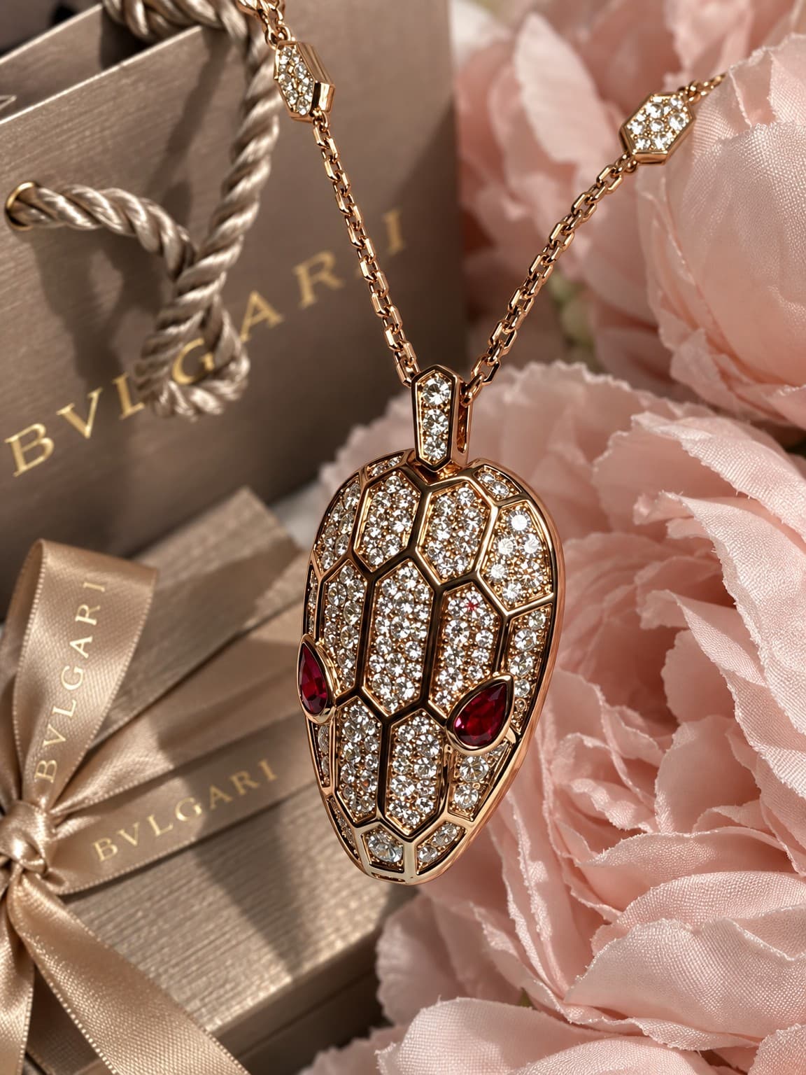 Bulgari Колье Bulgari Serpenti Seduttori Бриллианты, Рубеллит