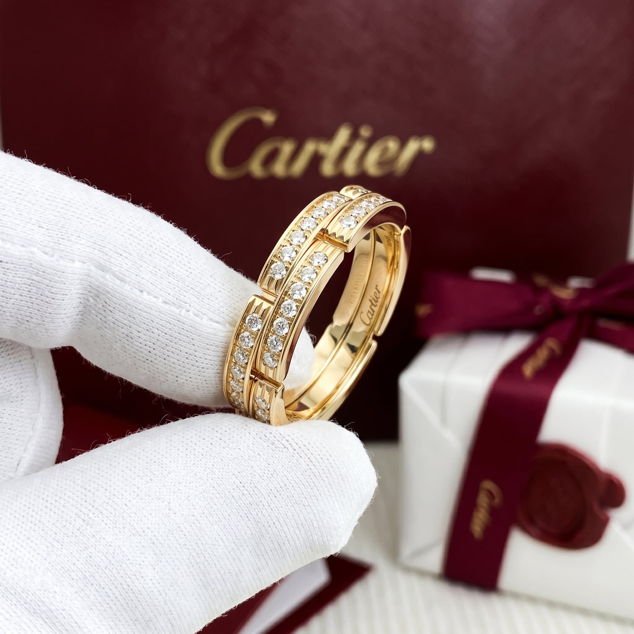Золотое обручальное кольцо Cartier Maillon Panthère с бриллиантами, два ряда, частичное паве, Жёлтое золото