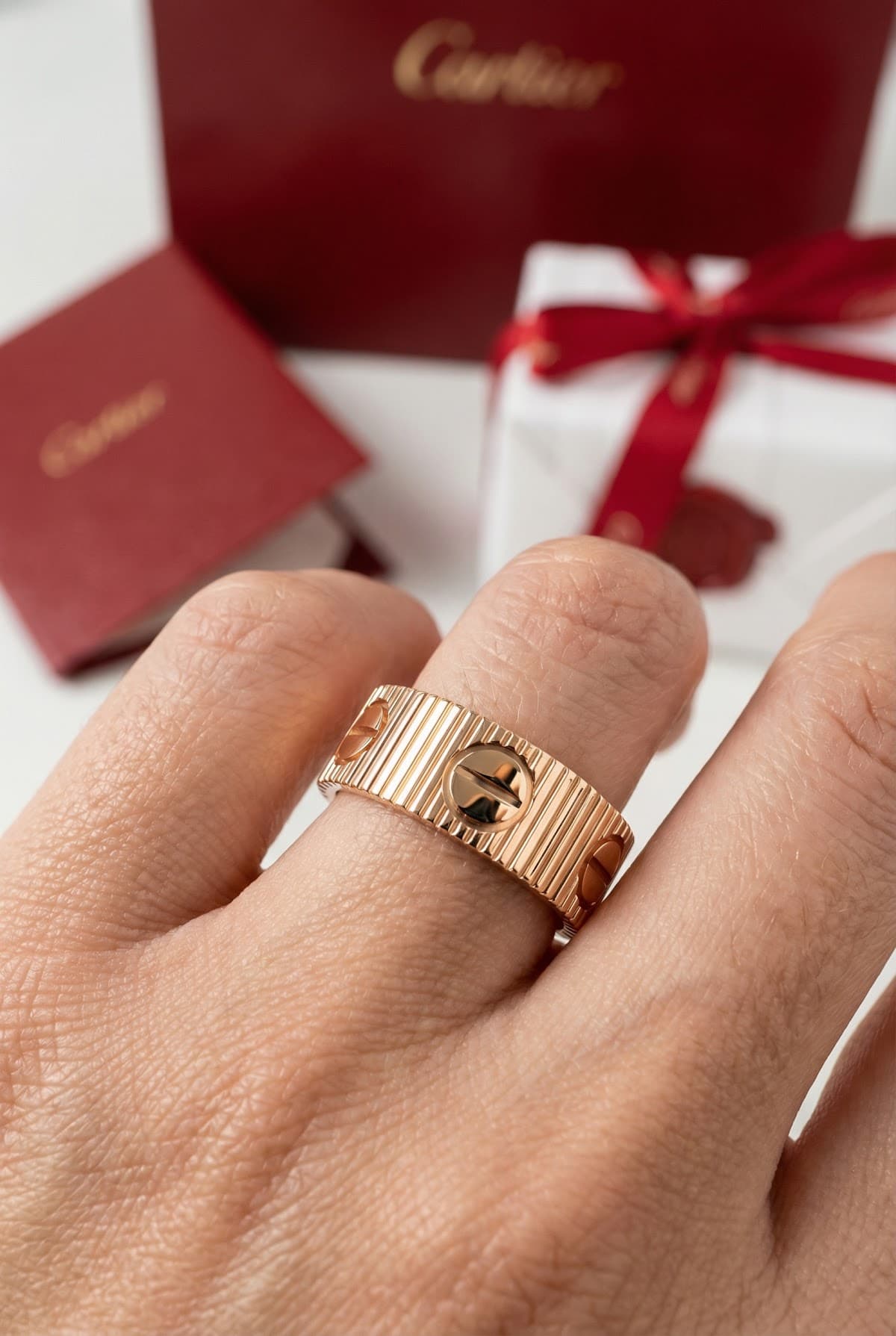 Золотое кольцо Cartier Love Unlimited — фото 4