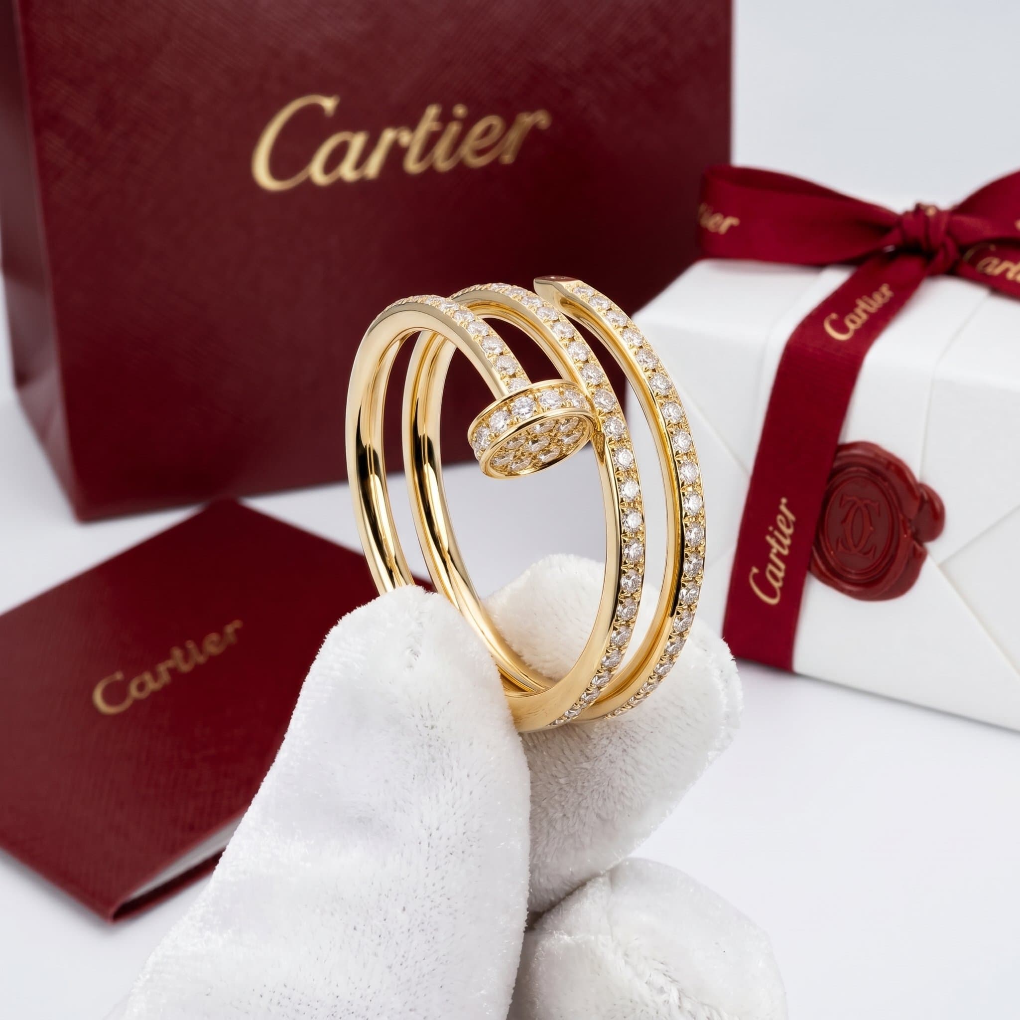 Золотое кольцо Cartier Juste un Clou (гвоздь) с бриллиантами, двойная модель, частичное паве, Жёлтое золото