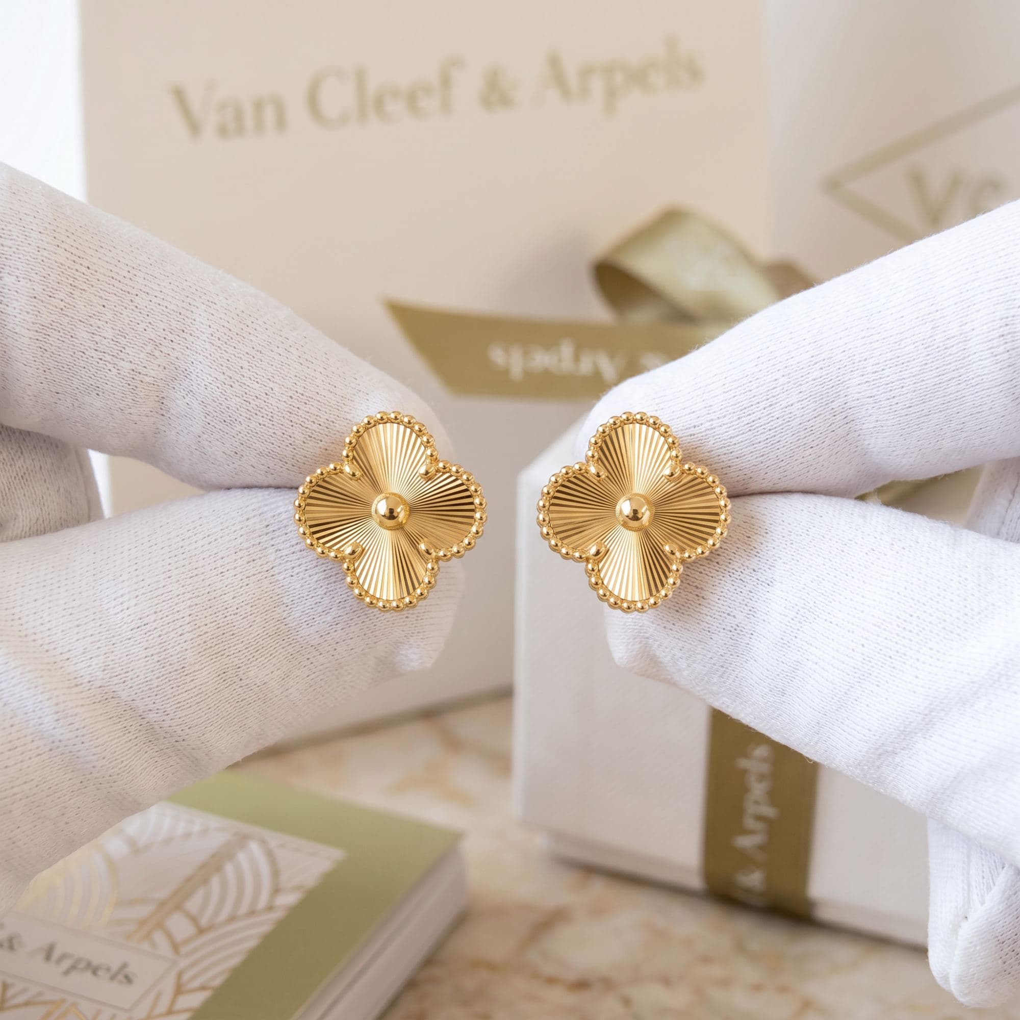 Серьги Van Cleef & Arpels Vintage Alhambra, Жёлтое золото