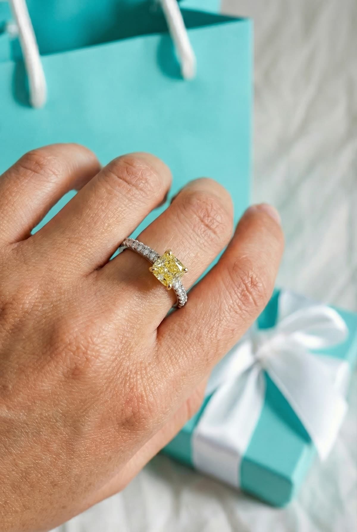 Золотое кольцо с желтым бриллиантом Tiffany & Co Novo — фото 4