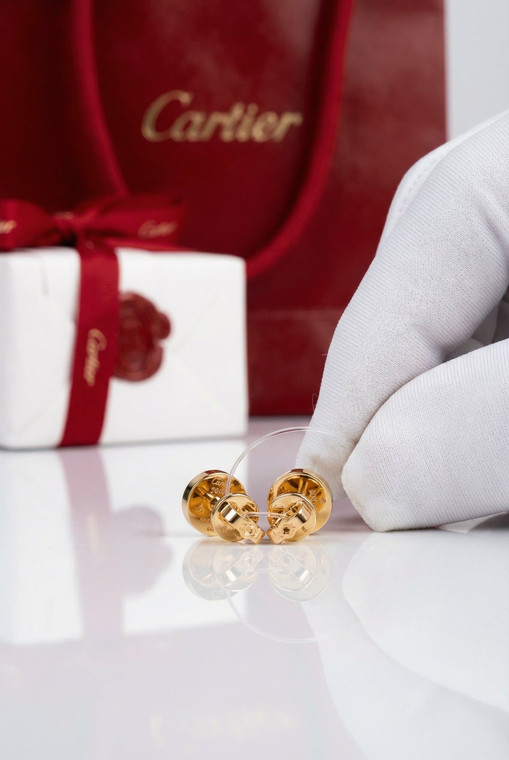 Золотые серьги Cartier Love
