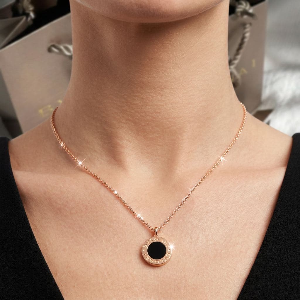 Колье BVLGARI BVLGARI из розового золота с ониксом и бриллиантами — фото 4