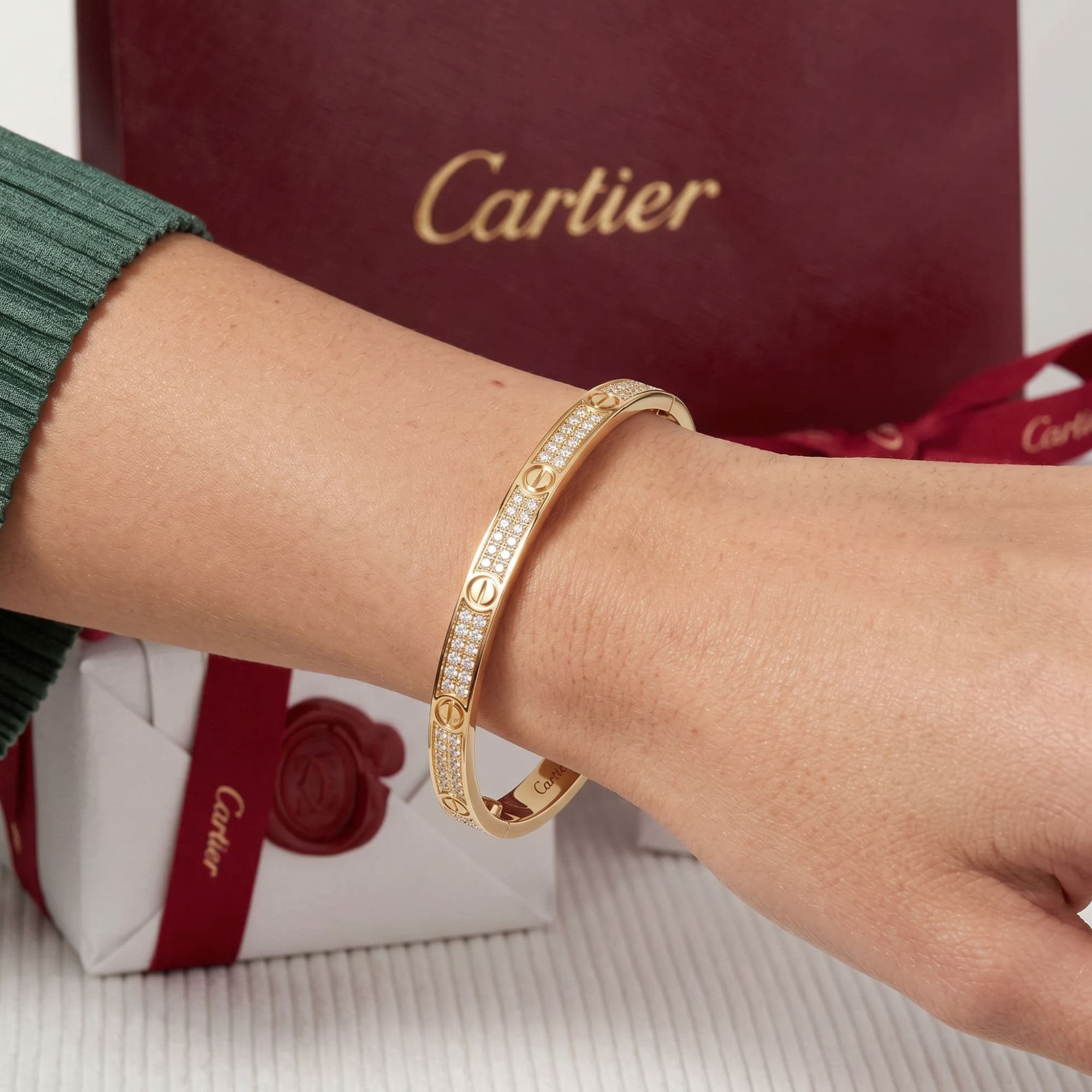 Золотой браслет Cartier Love с бриллиантами, малая модель, паве, Жёлтое золото