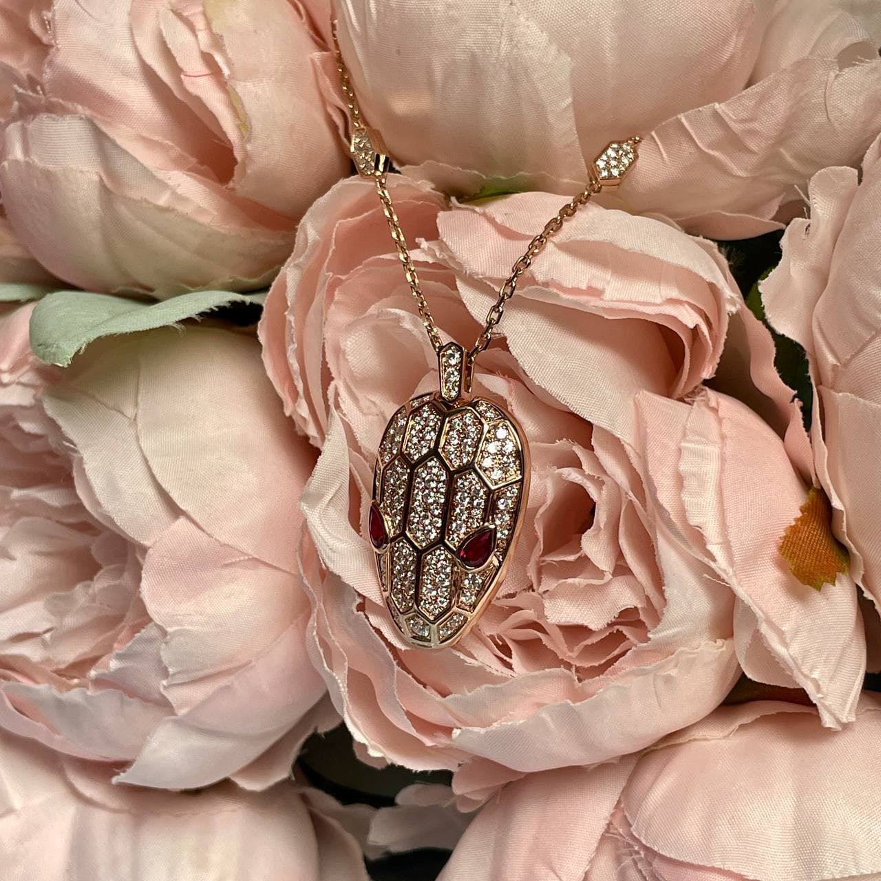 Колье Bulgari Serpenti Seduttori Бриллианты, Рубеллит(розовое золото 750)