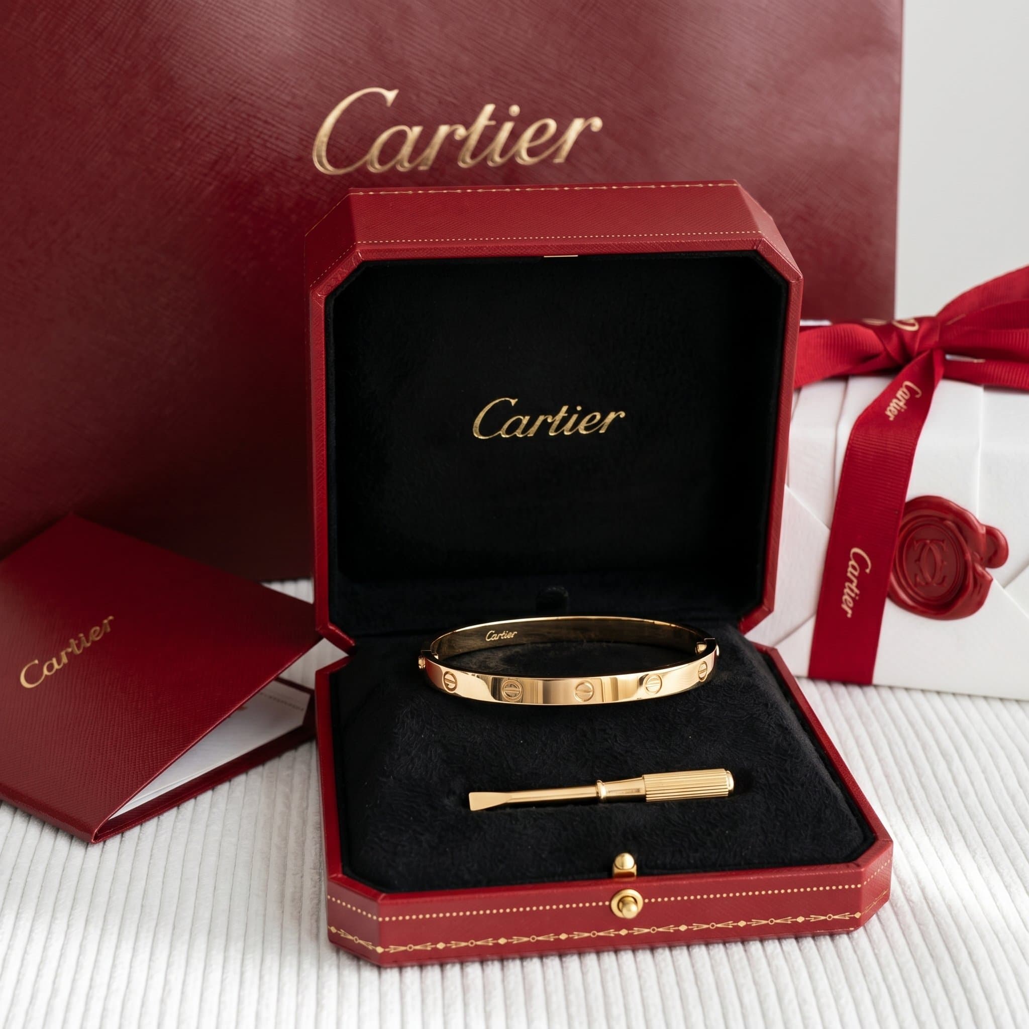Золотой браслет Cartier Love, малая модель — фото 4