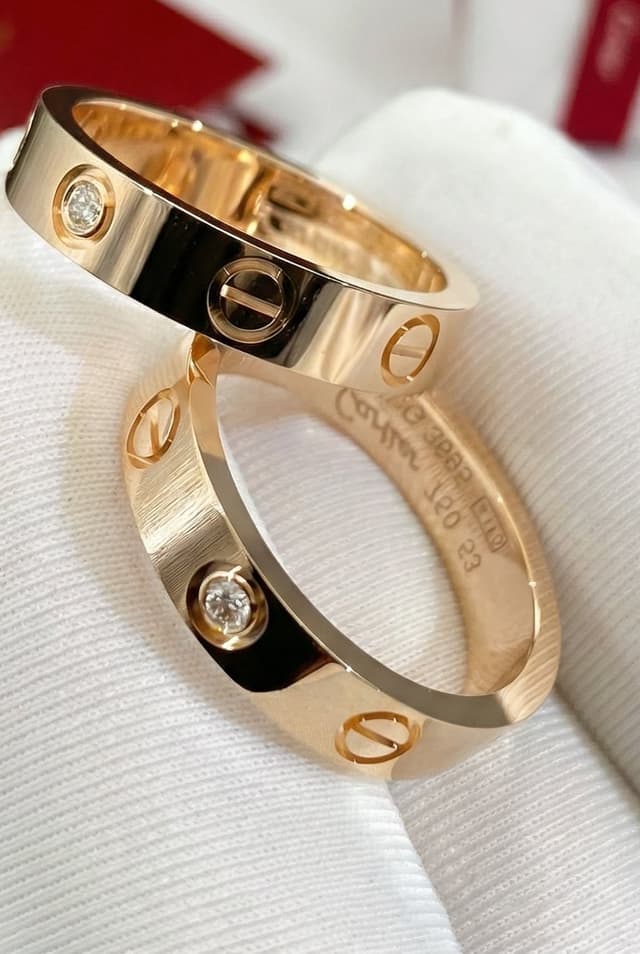 Cartier Золотое обручальное кольцо Cartier Love с бриллиантами