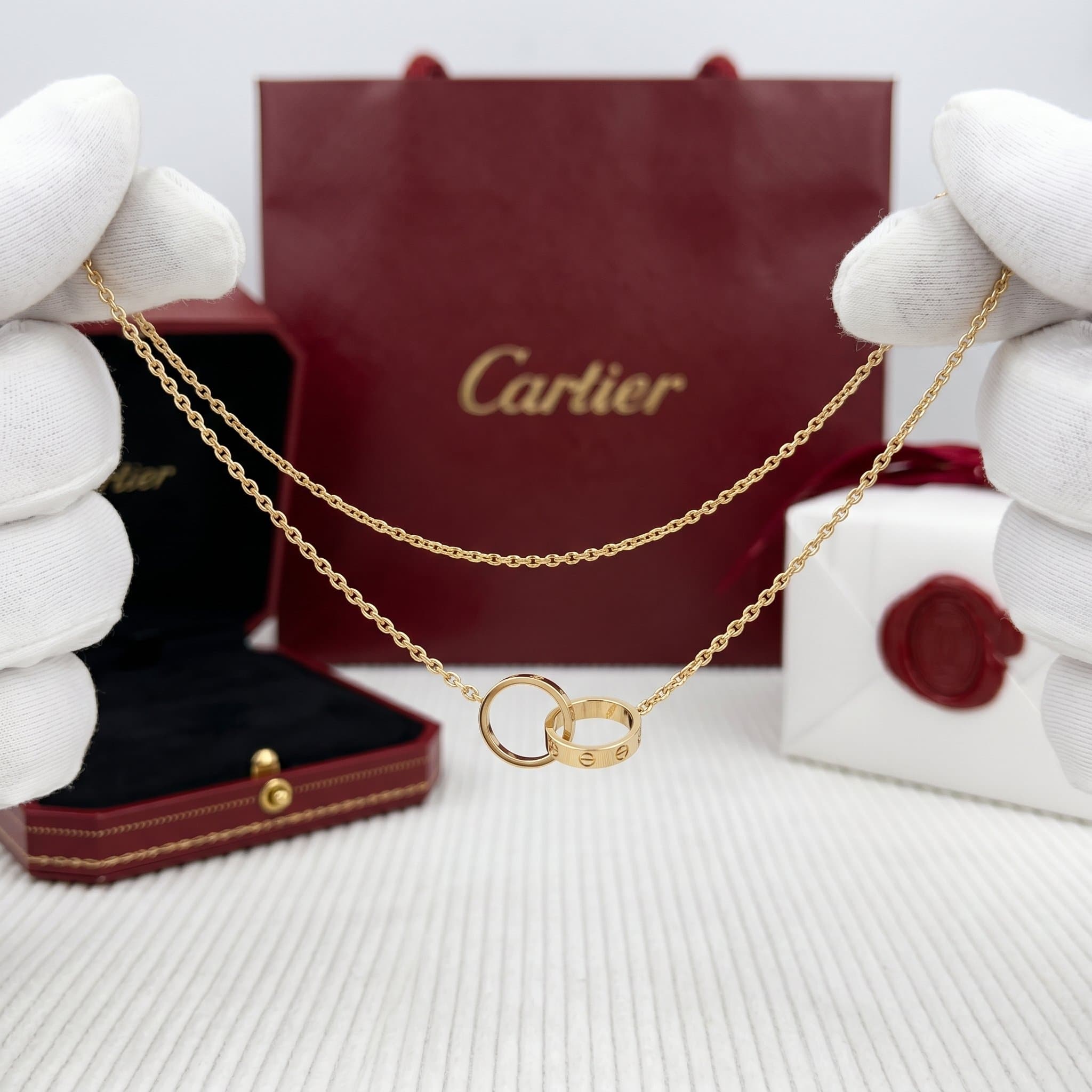 Золотая подвеска Cartier Love