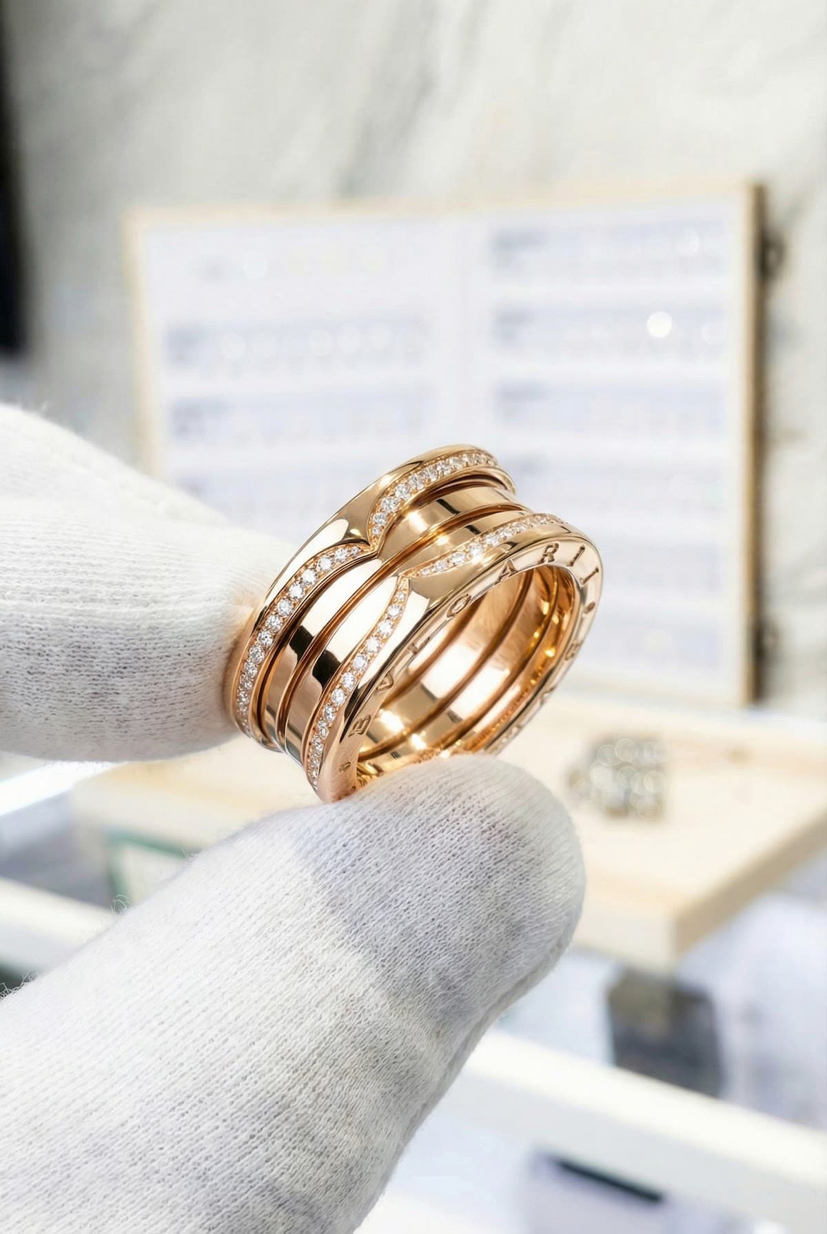 Золотое кольцо Bulgari B.zero1 с бриллиантами