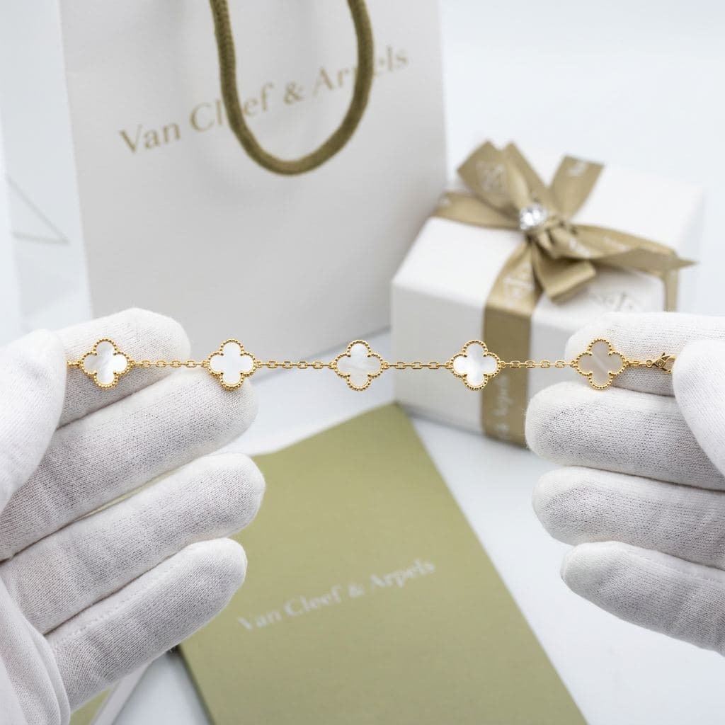 Браслет Van Cleef & Arpels Vintage Alhambra, 5 мотивов, желтое золото, белый перламутр