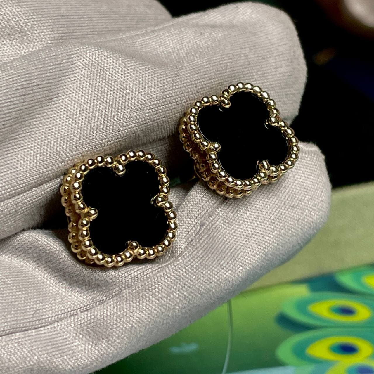 Серьги пусеты Van Cleef с ониксом