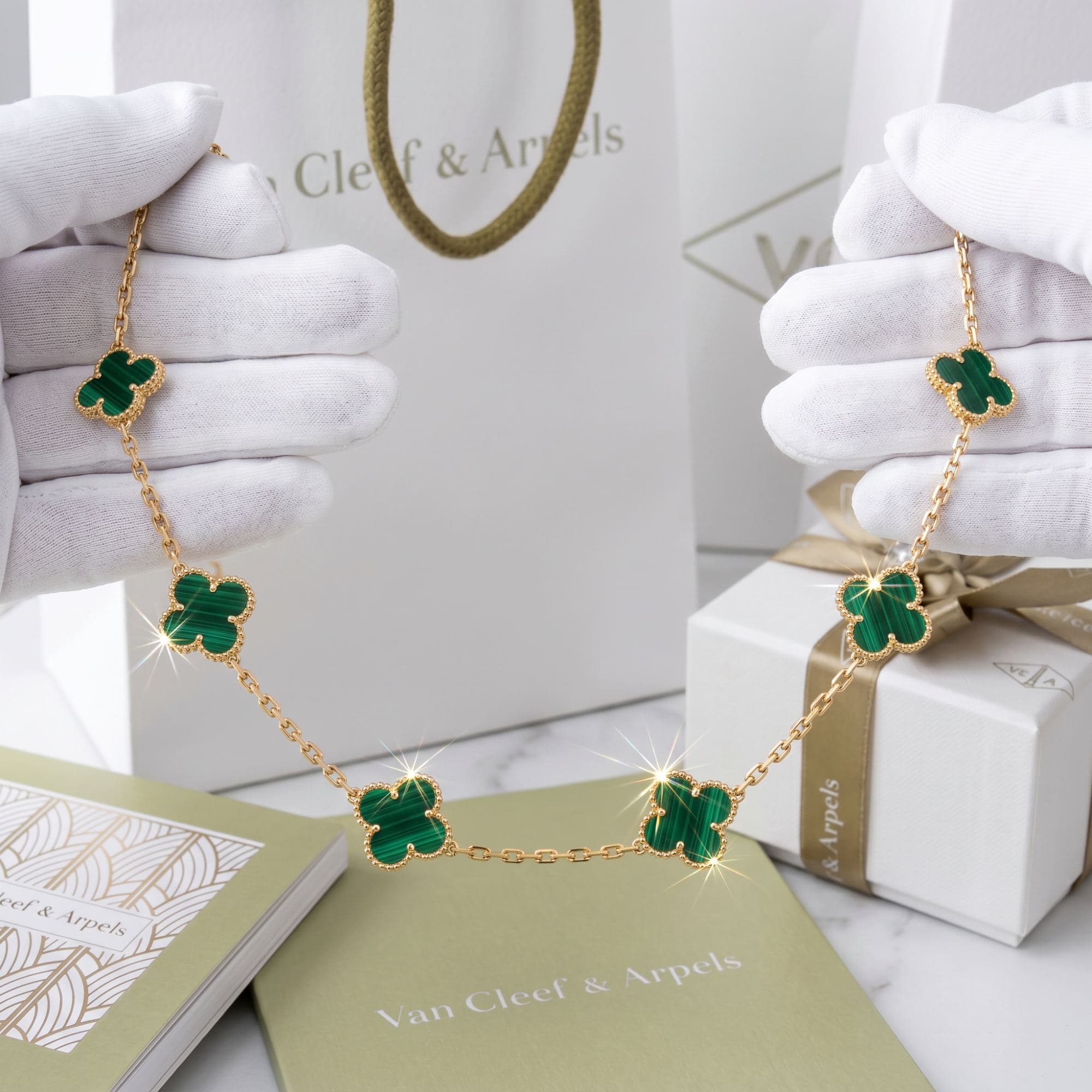 Колье Van Cleef & Arpels Vintage Alhambra, 10 мотивов, Жёлтое золото