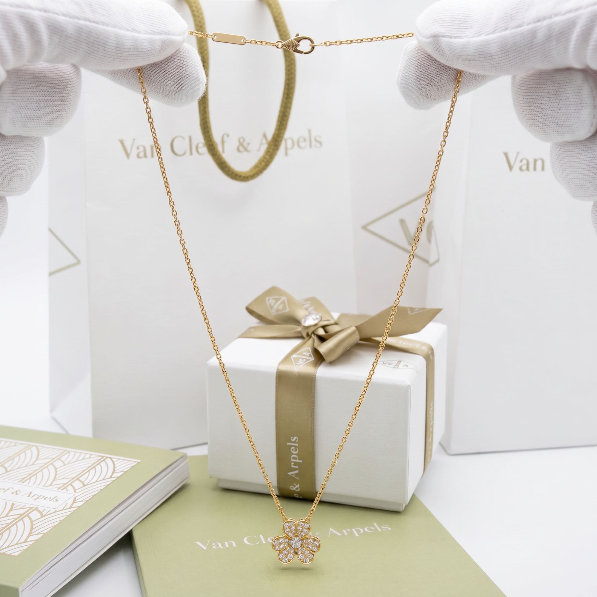 Кулон Van Cleef & Arpels Frivole, малая модель, розовое золото, бриллианты — фото 5
