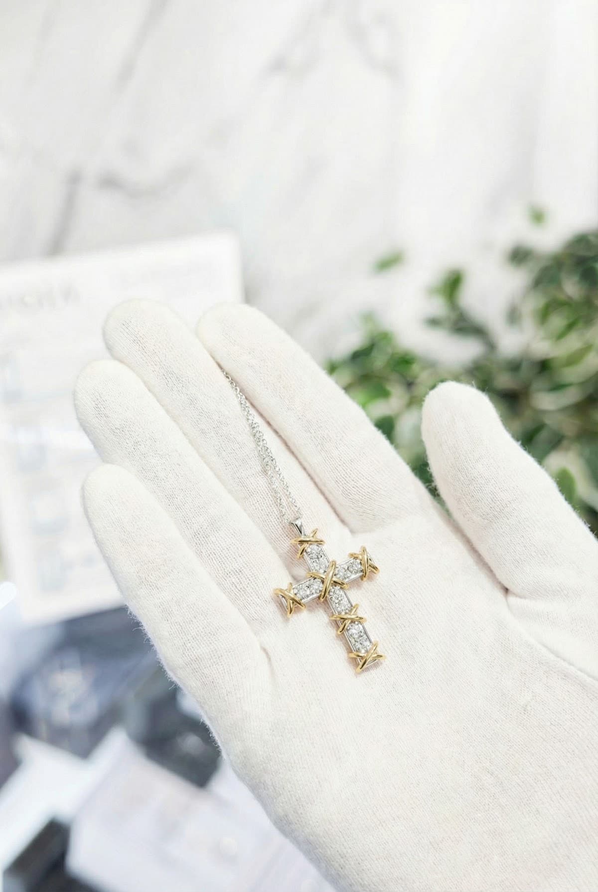 Золотой крест с бриллиантами Tiffany Schlumberger