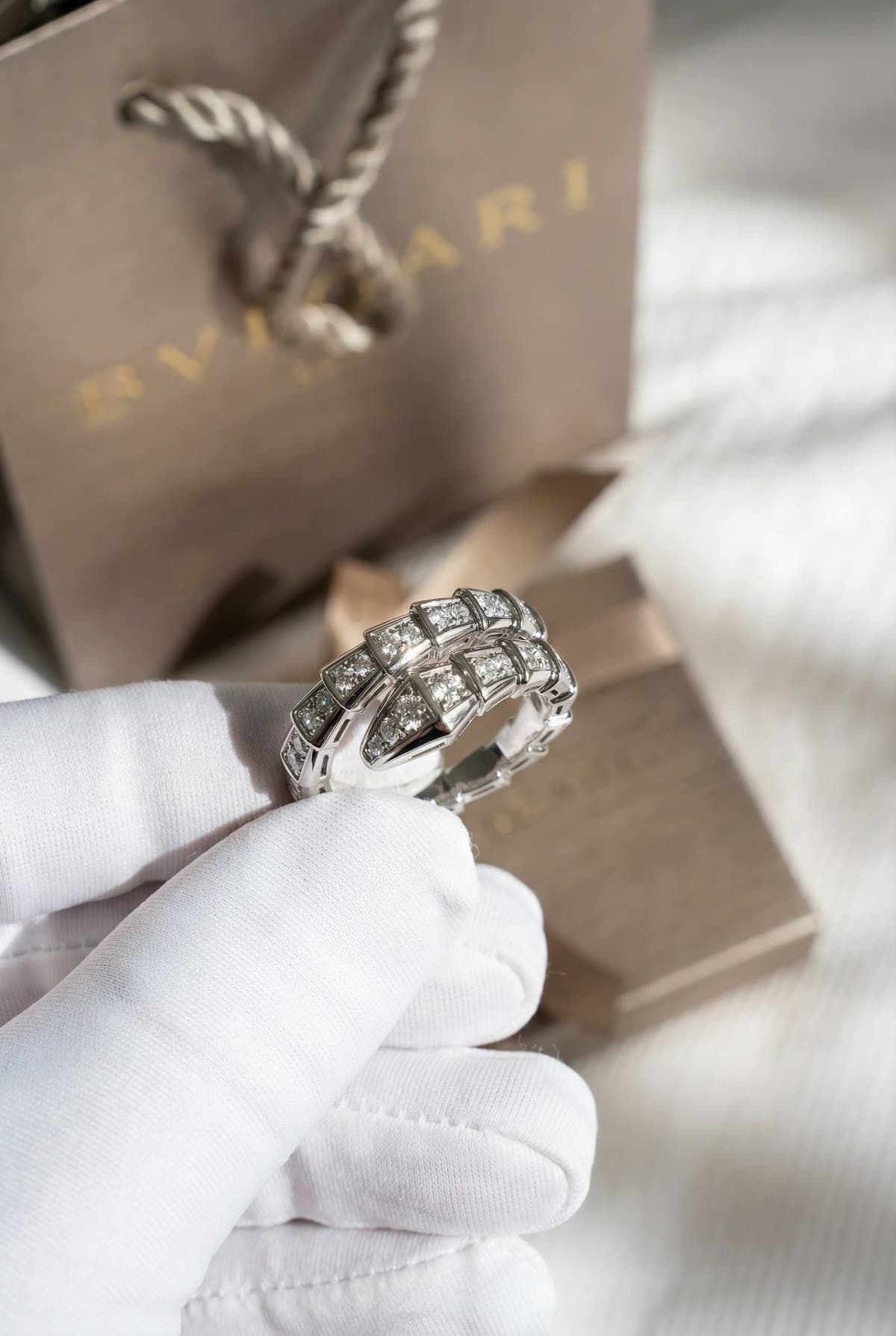 Золотое кольцо с бриллиантами Bulgari Serpenti Viper