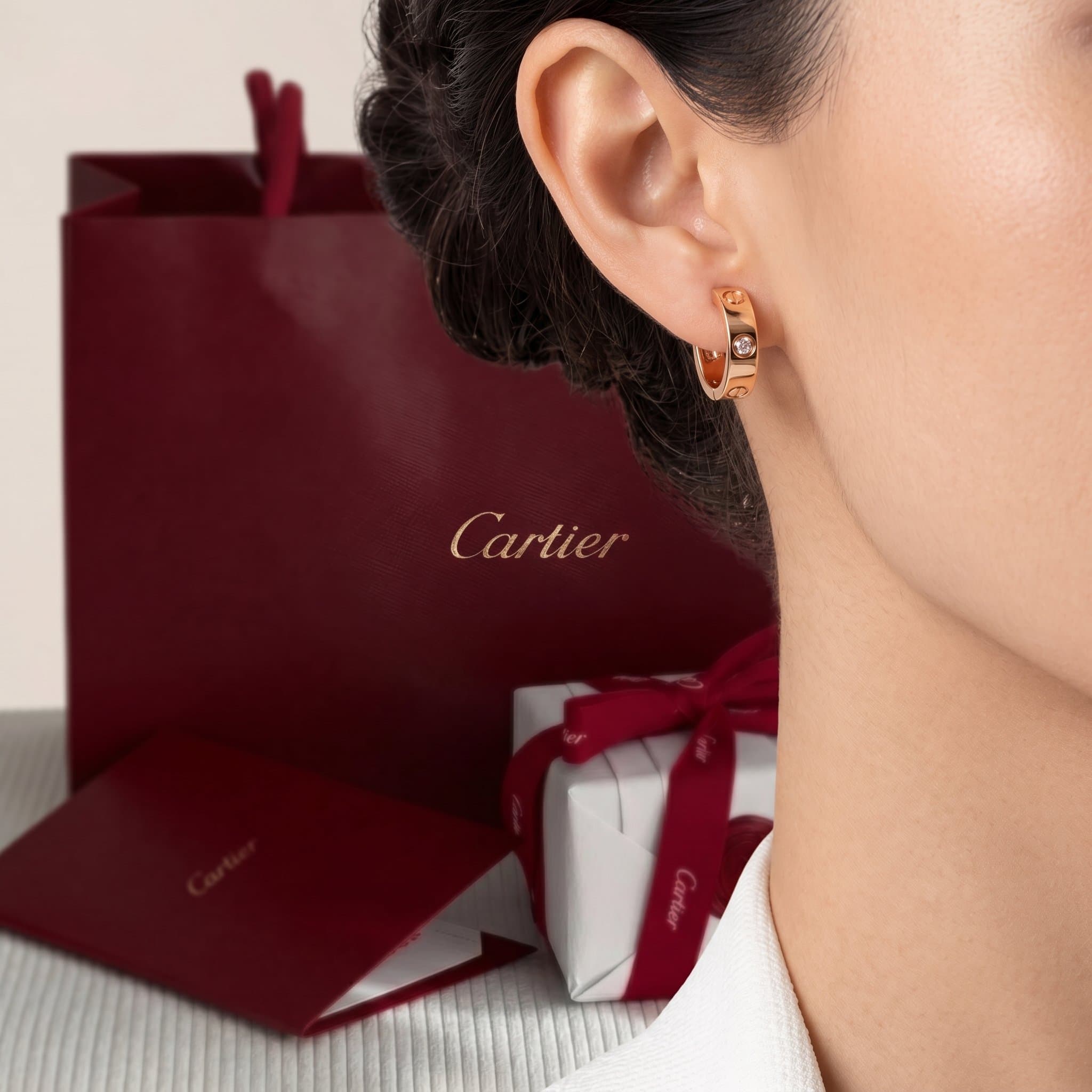 Золотые серьги-кольца Cartier Love с бриллиантами, классическая модель, 2 бриллианта — фото 3
