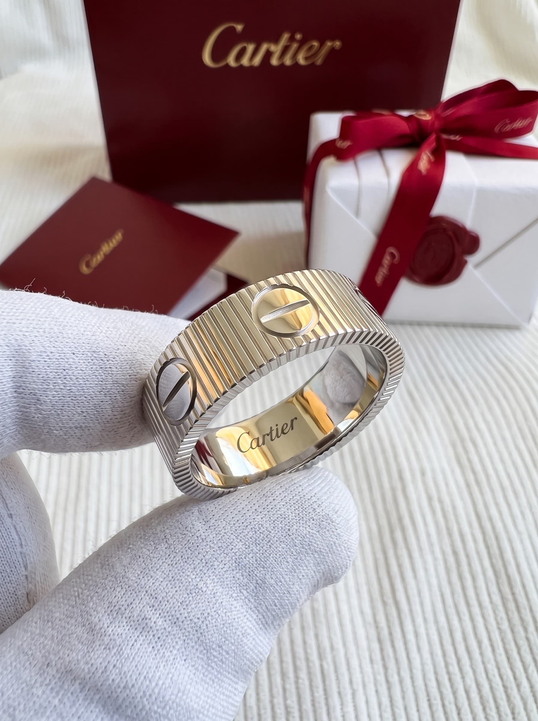 Золотое кольцо Cartier Love Unlimited — фото 9