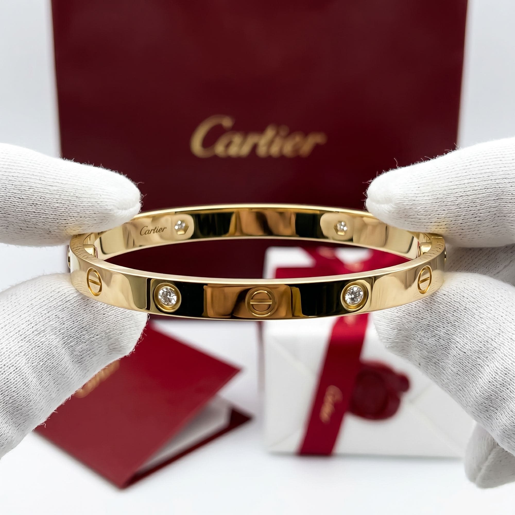 Золотой браслет Cartier Love с бриллиантами, классическая модель, 4 бриллианта, Жёлтое золото