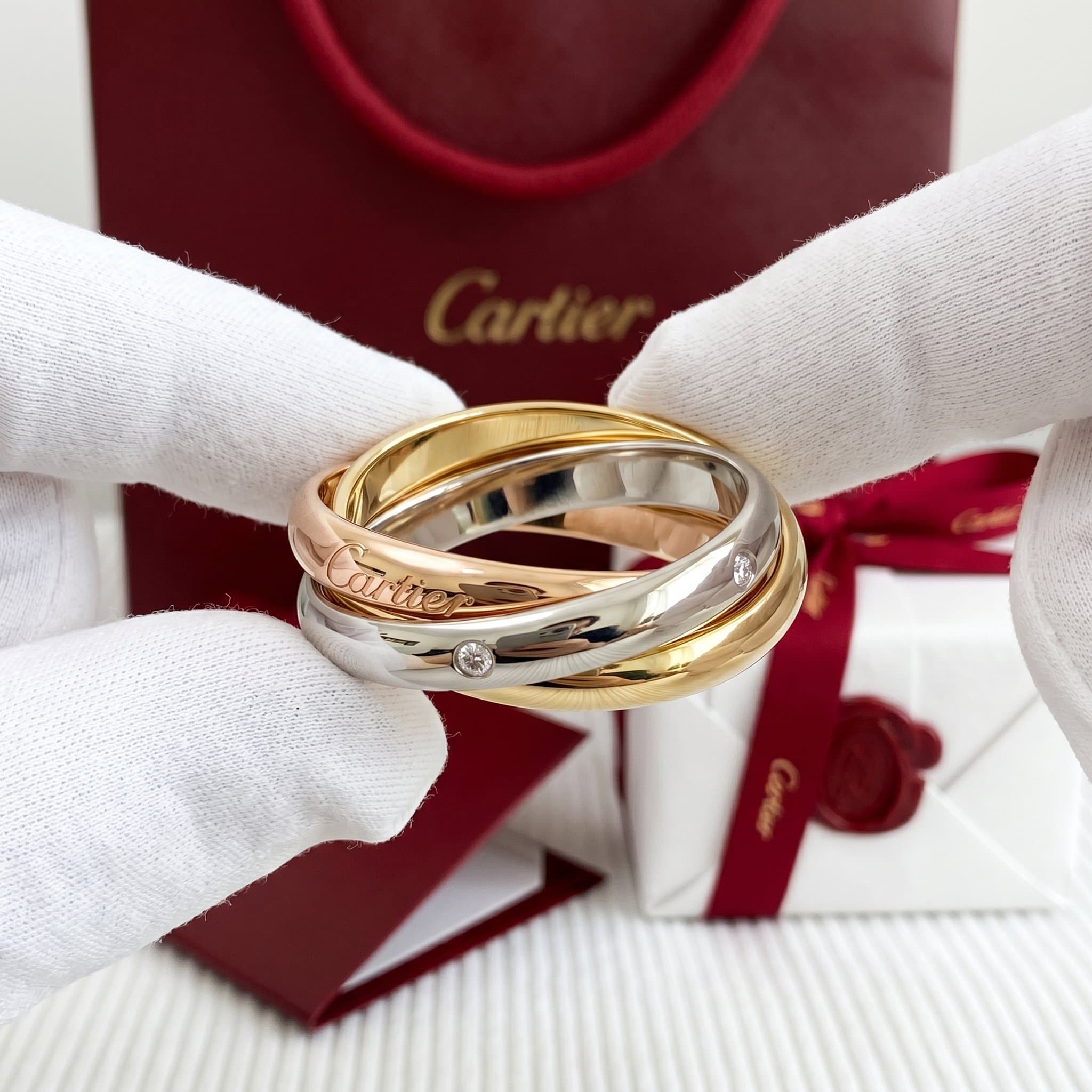 Золотое кольцо Cartier Trinity с бриллиантами, классическая модель, 5 бриллиантов, Белое и жёлтое золото