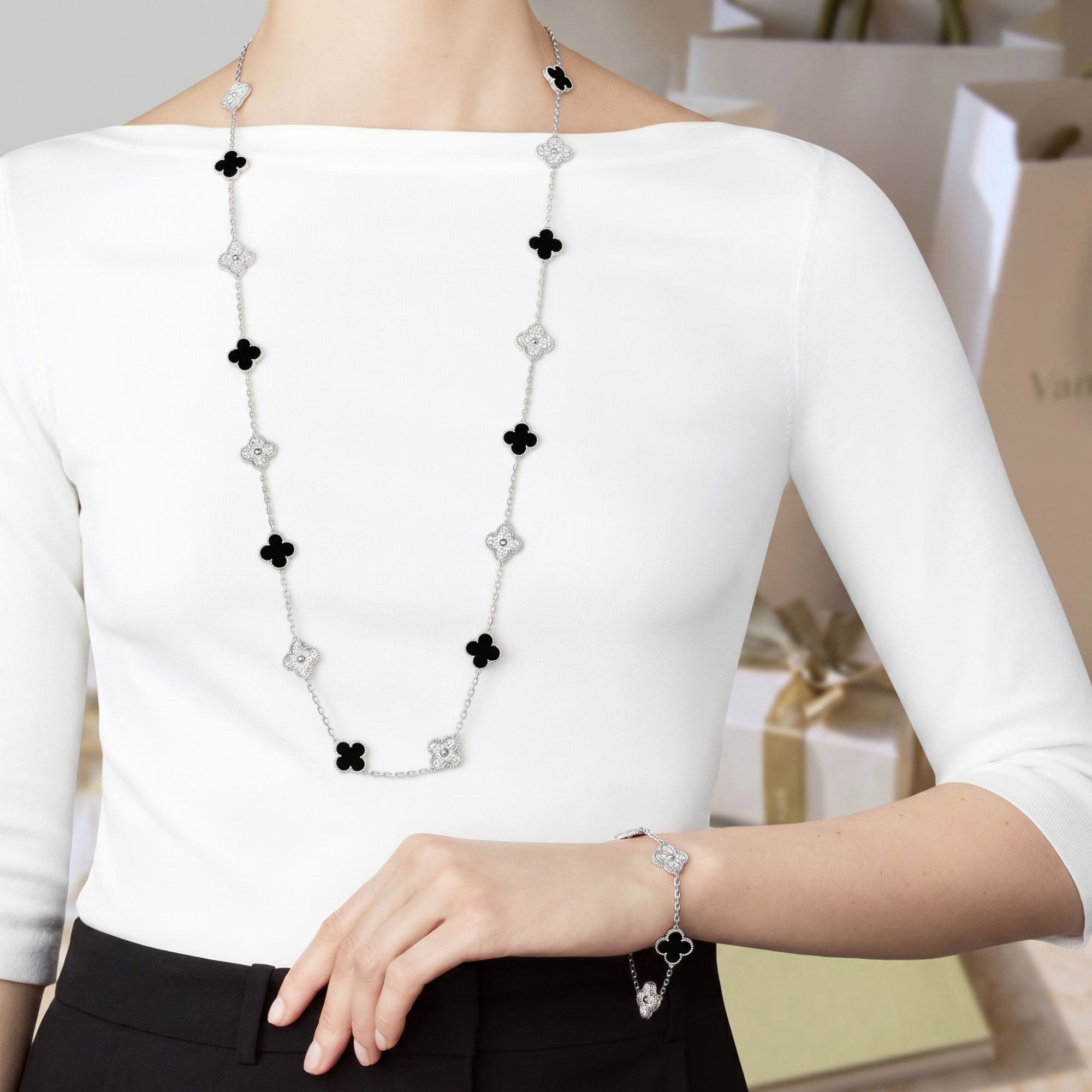 Браслет Van Cleef & Arpels Vintage Alhambra, 5 мотивов, Белое золото