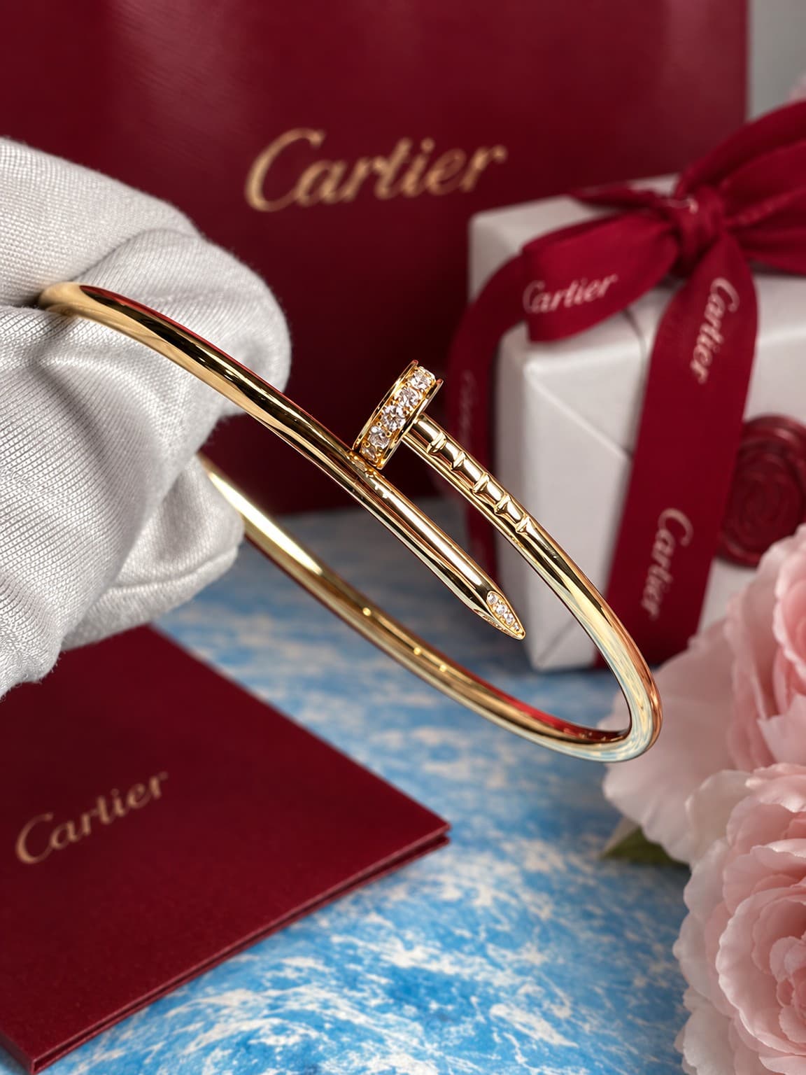 Cartier Браслет Cartier Juste Un Clou с бриллиантами 0,18 ct