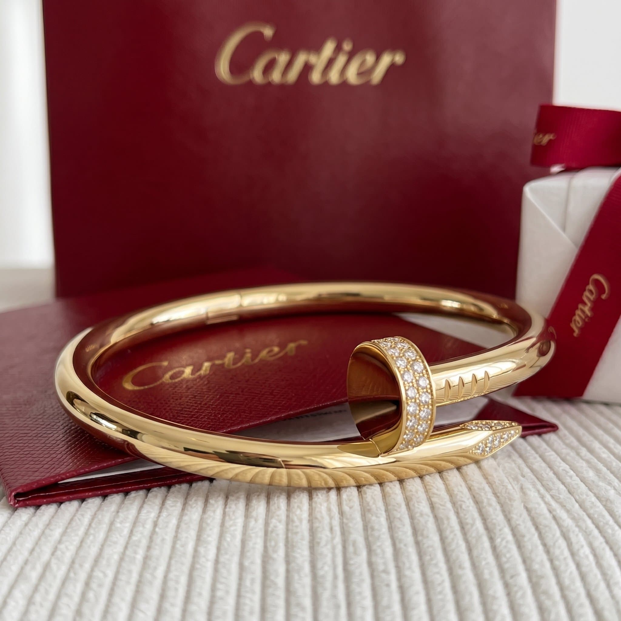 Золотой браслет Cartier Juste un Clou (гвоздь) с бриллиантами, крупная модель — фото 3