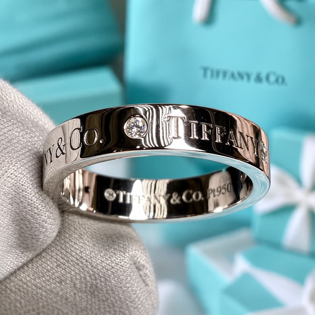 Tiffany & Co. Кольцо Tiffany Co с 3 бриллиантами 0,06ct