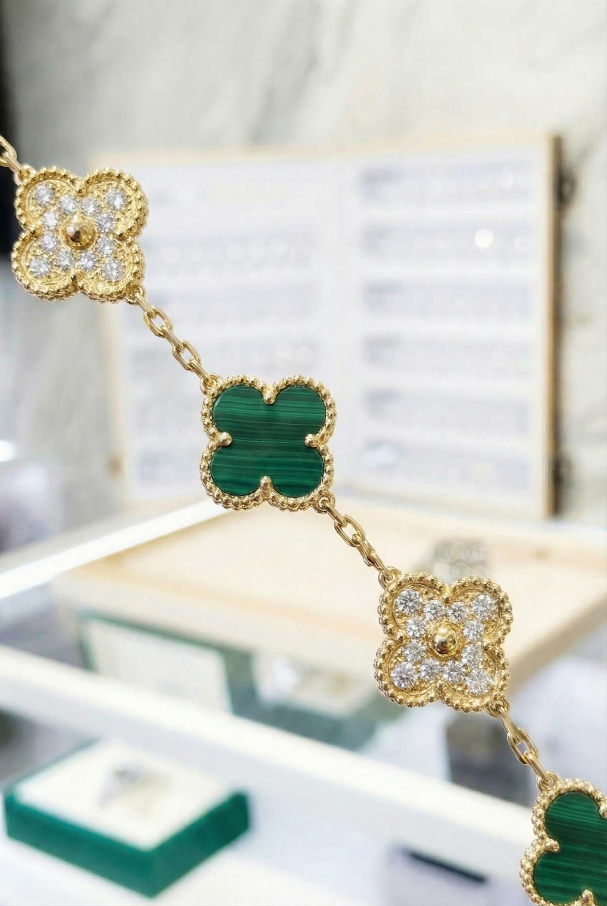 Золотой браслет с бриллиантами Van Cleef Vintage Alhambra — фото 3