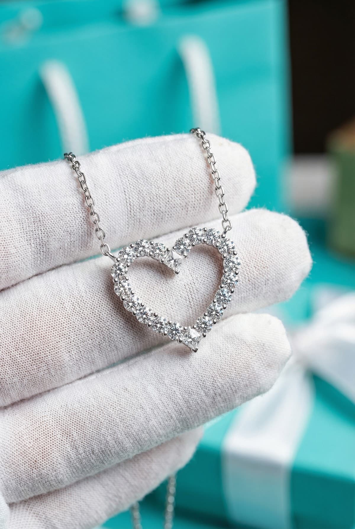 Золотая подвеска с бриллиантами Tiffany & Co