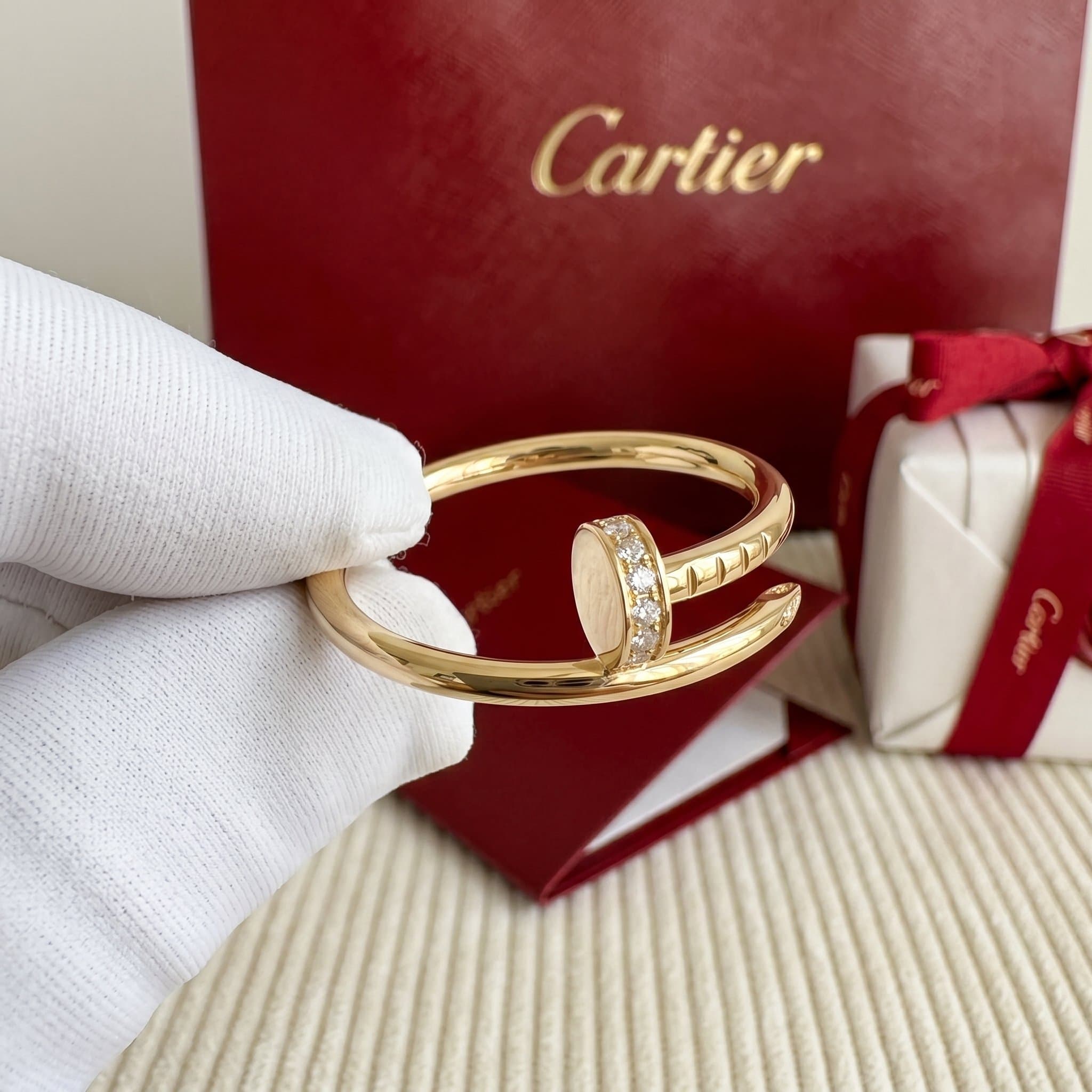 Золотое кольцо Cartier Juste un Clou (гвоздь) с бриллиантами, малая модель, Жёлтое золото